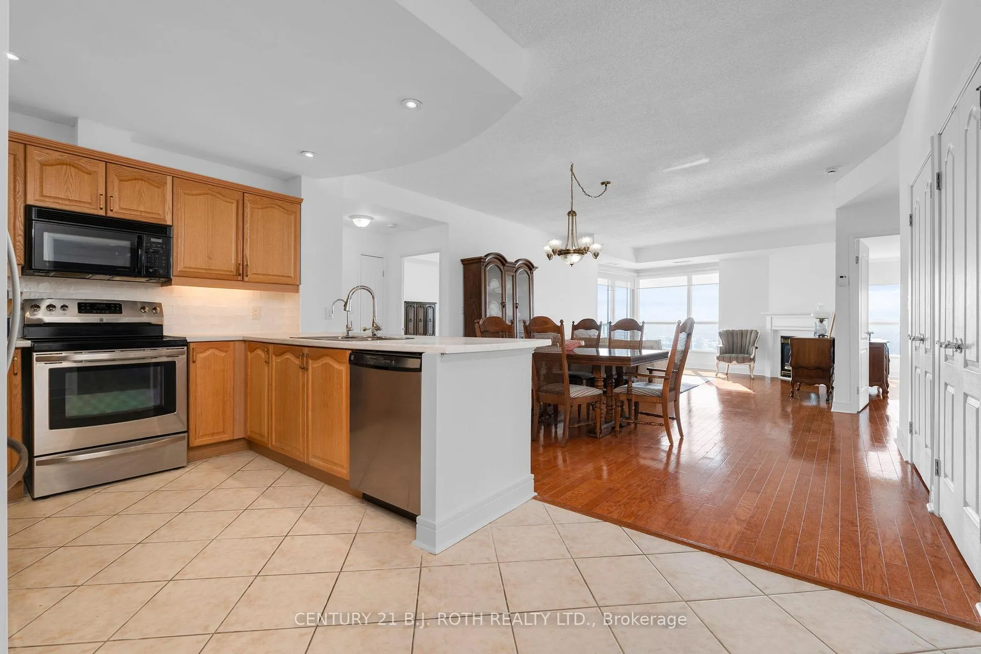 Photo 3 of Unit 1402, 2 Toronto Street, Barrie, City Centre — HOMEH
