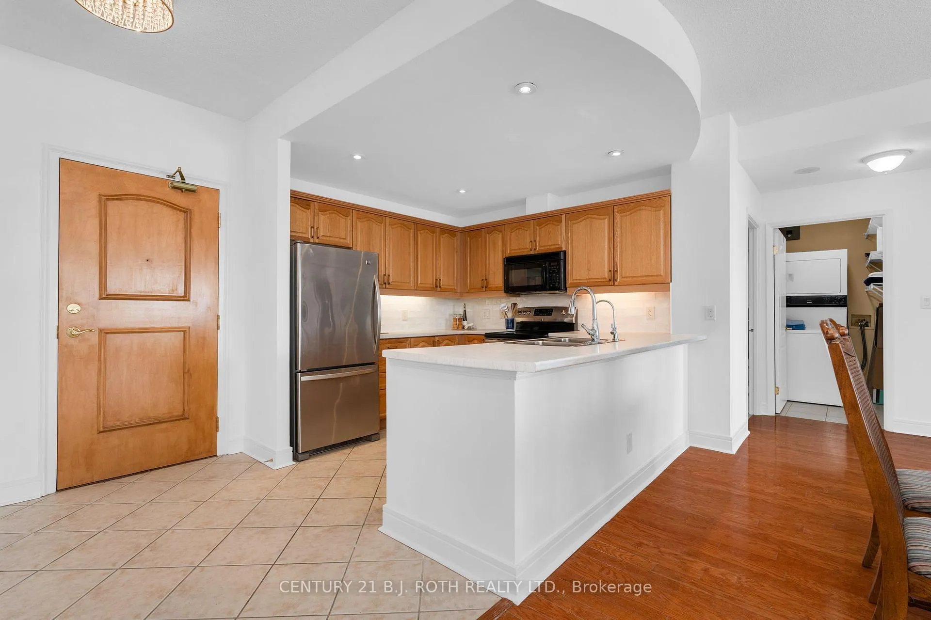Photo 4 of Unit 1402, 2 Toronto Street, Barrie, City Centre — HOMEH