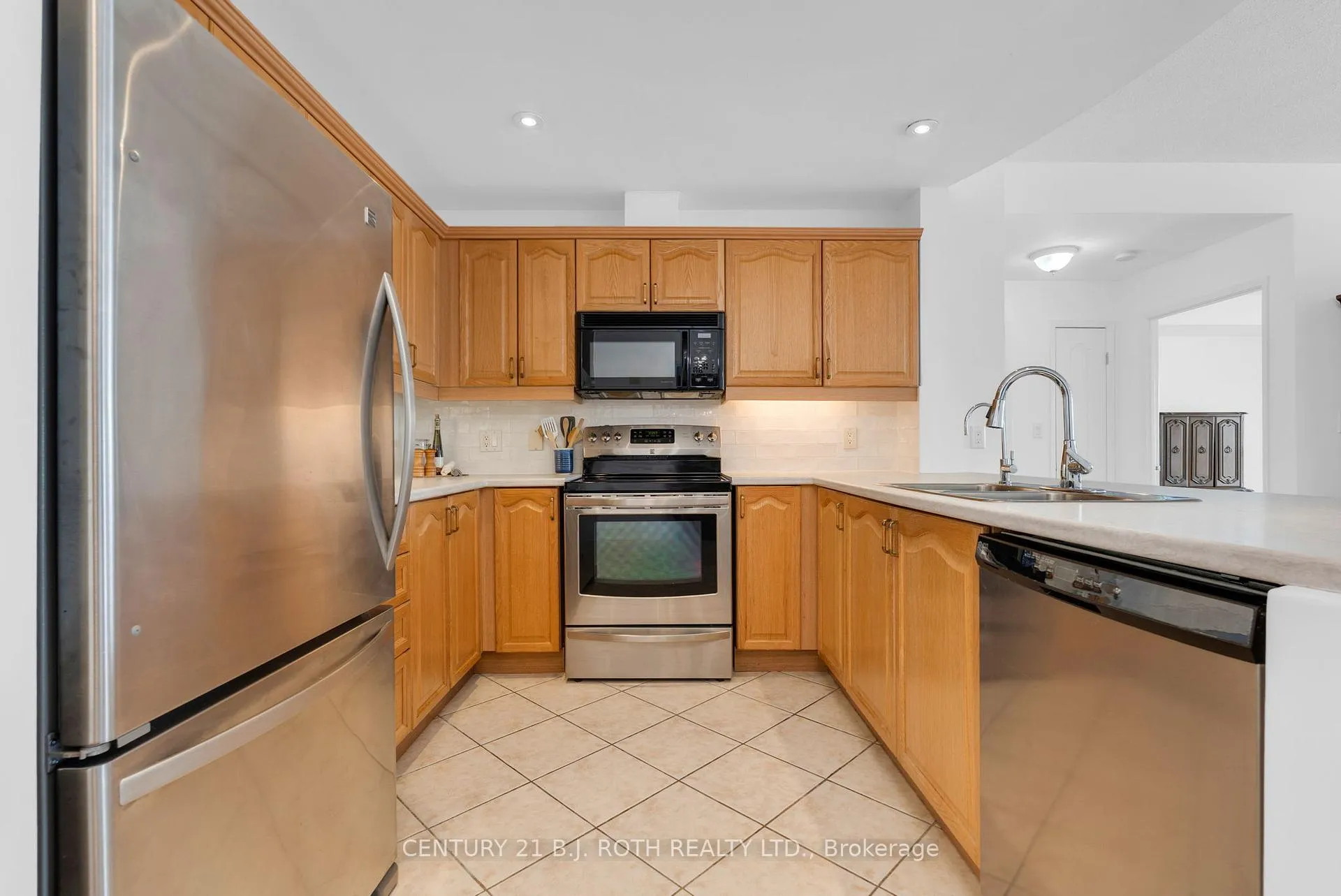 Photo 5 of Unit 1402, 2 Toronto Street, Barrie, City Centre — HOMEH