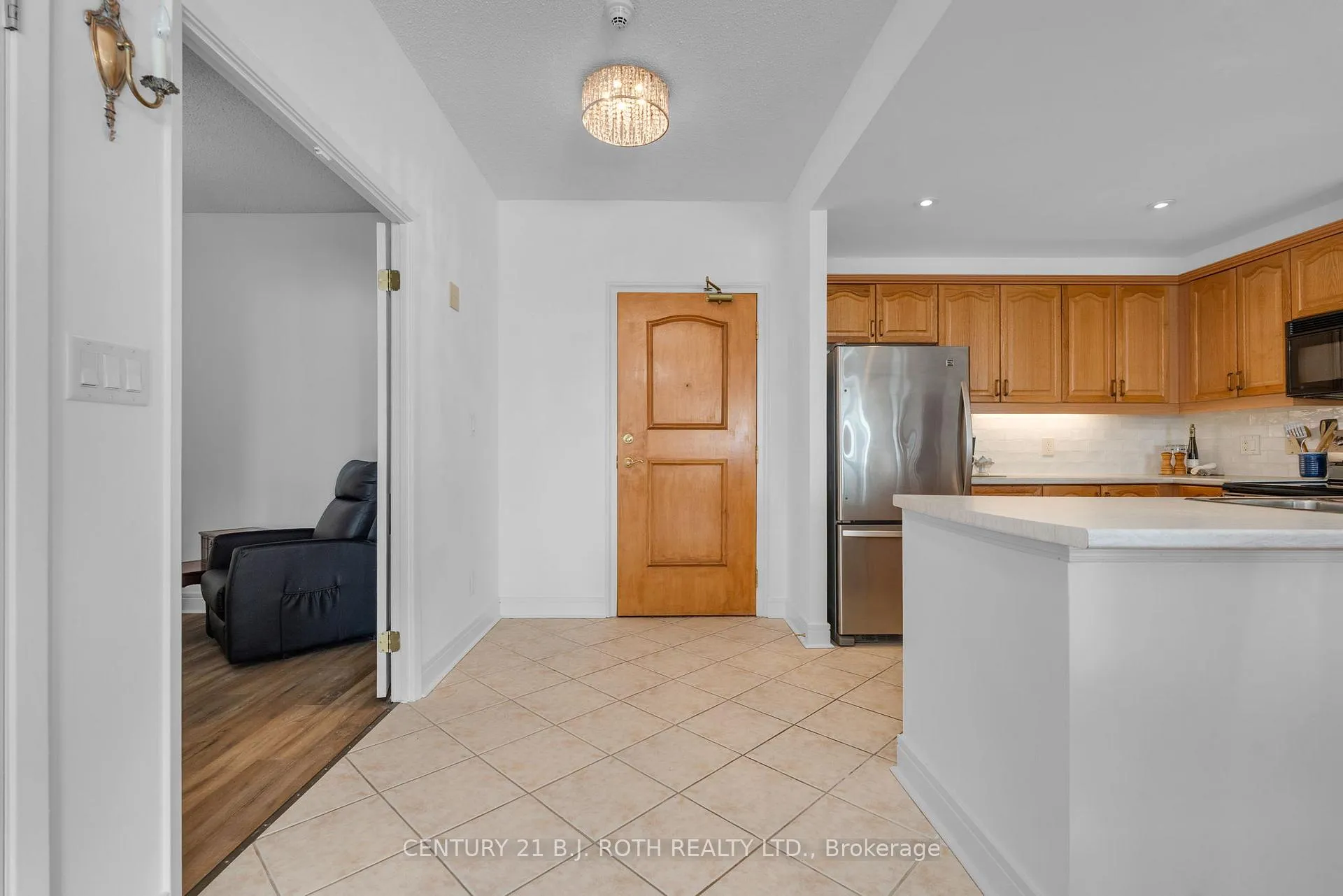 Photo 6 of Unit 1402, 2 Toronto Street, Barrie, City Centre — HOMEH