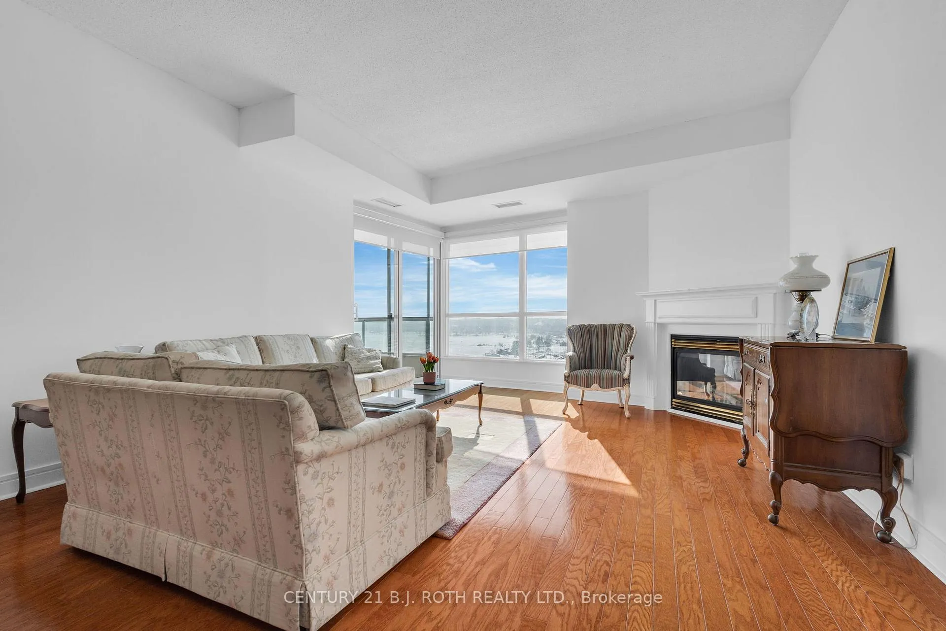 Photo 7 of Unit 1402, 2 Toronto Street, Barrie, City Centre — HOMEH