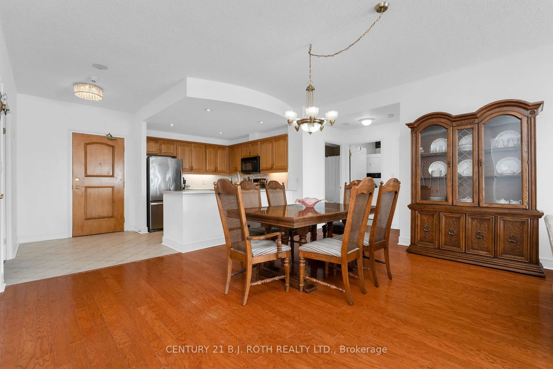 Photo 11 of Unit 1402, 2 Toronto Street, Barrie, City Centre — HOMEH