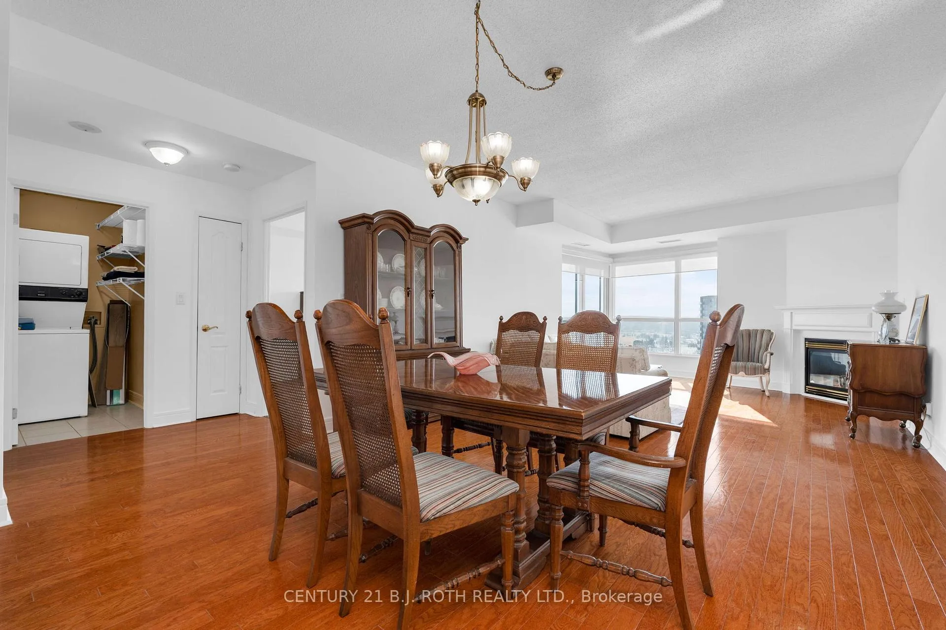 Photo 12 of Unit 1402, 2 Toronto Street, Barrie, City Centre — HOMEH
