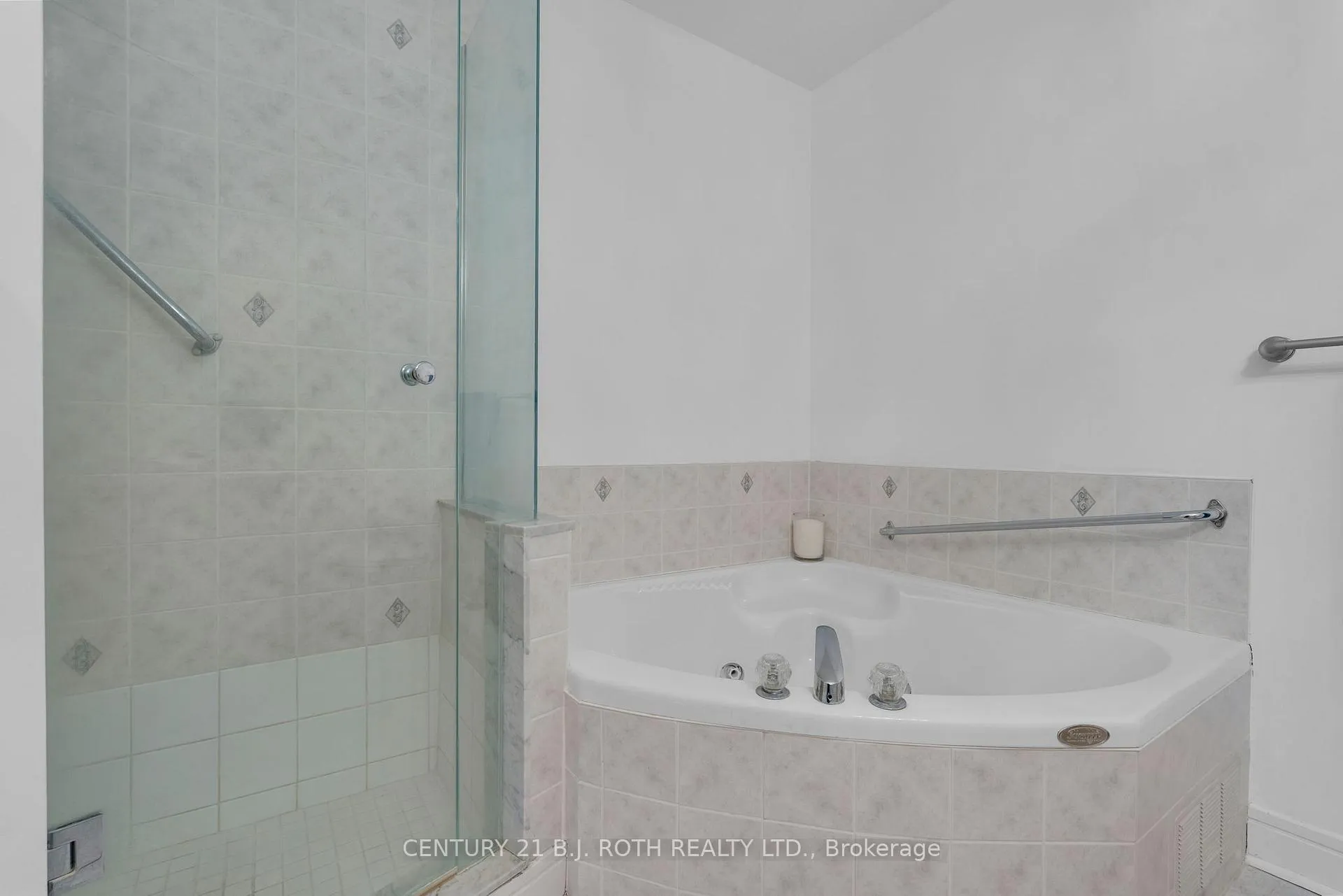 Photo 16 of Unit 1402, 2 Toronto Street, Barrie, City Centre — HOMEH