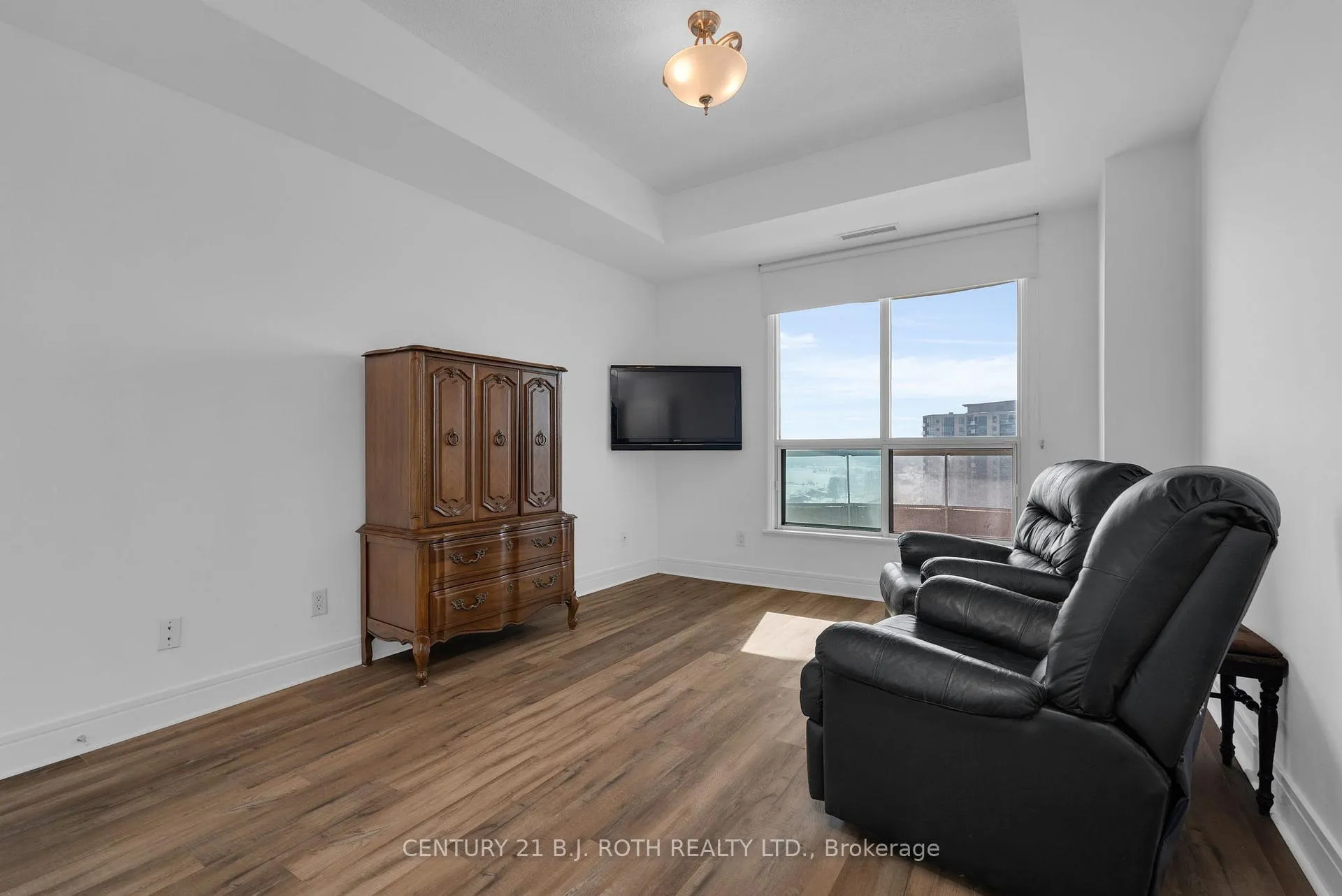 Photo 17 of Unit 1402, 2 Toronto Street, Barrie, City Centre — HOMEH