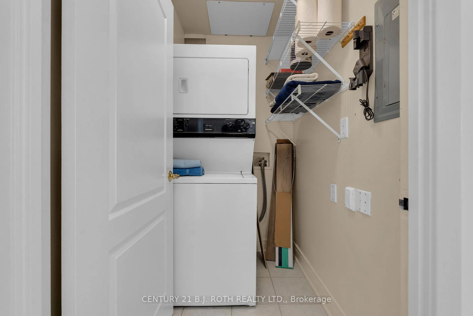 Photo 21 of Unit 1402, 2 Toronto Street, Barrie, City Centre — HOMEH