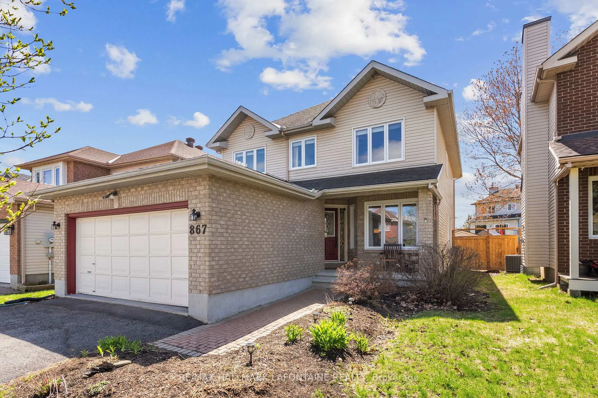 Photo 3 of 867 Clearcrest Crescent, Ottawa, Fallingbrook/Ridgemount — HOMEH