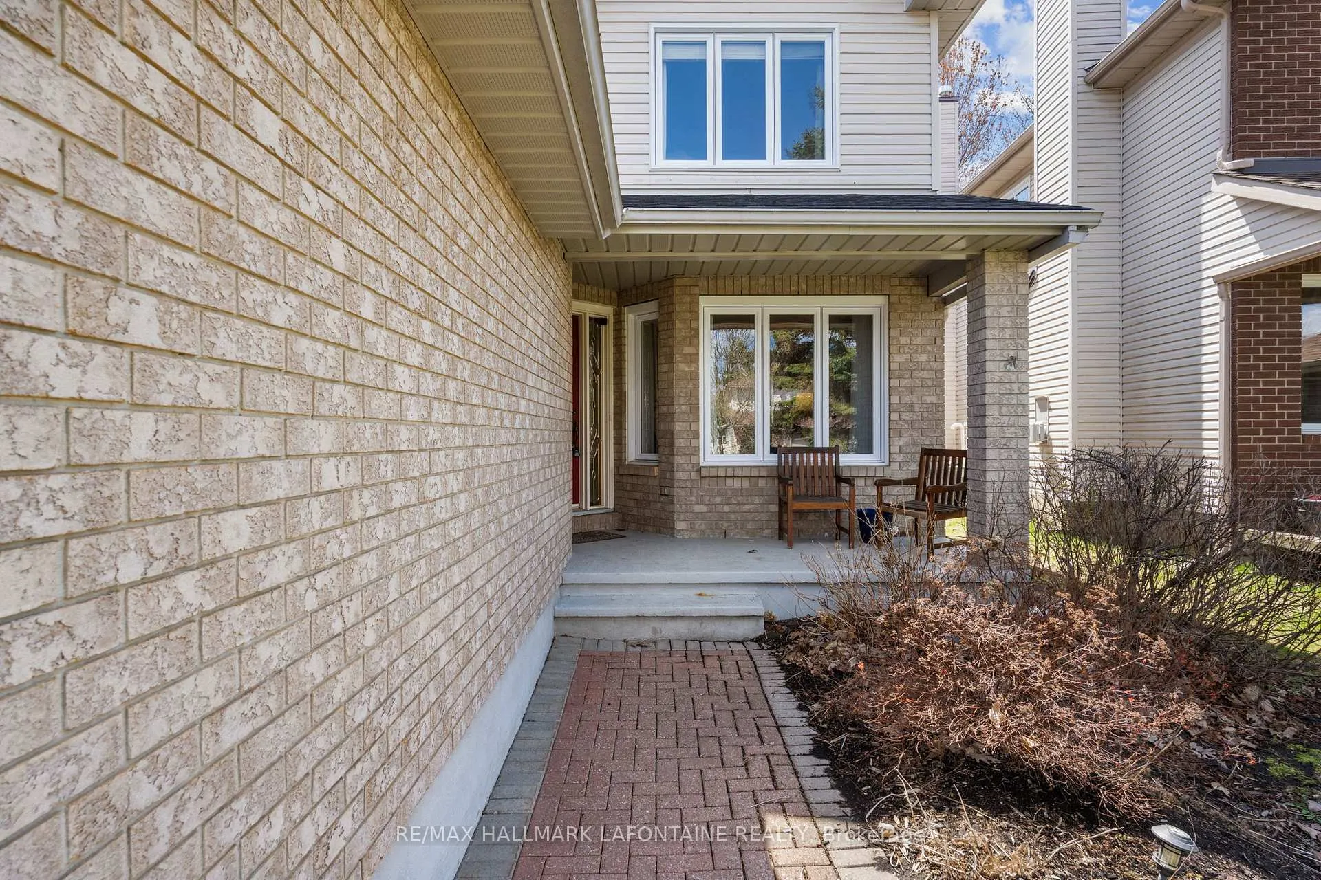Photo 4 of 867 Clearcrest Crescent, Ottawa, Fallingbrook/Ridgemount — HOMEH