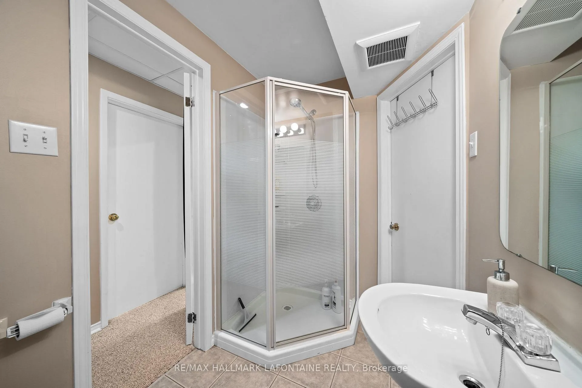 Photo 43 of 867 Clearcrest Crescent, Ottawa, Fallingbrook/Ridgemount — HOMEH