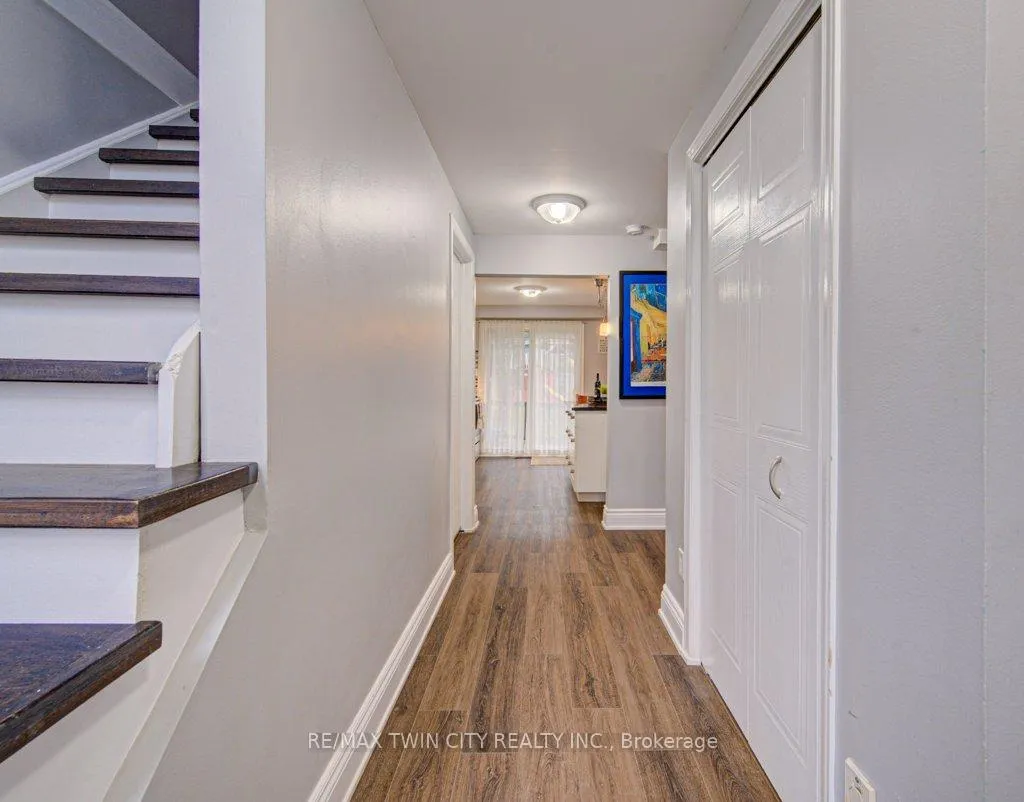Photo 5 of 237B Thistleglen Place, Waterloo — HOMEH