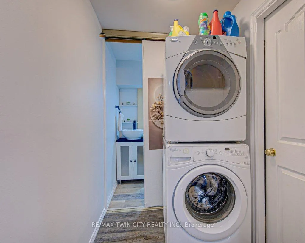 Photo 6 of 237B Thistleglen Place, Waterloo — HOMEH