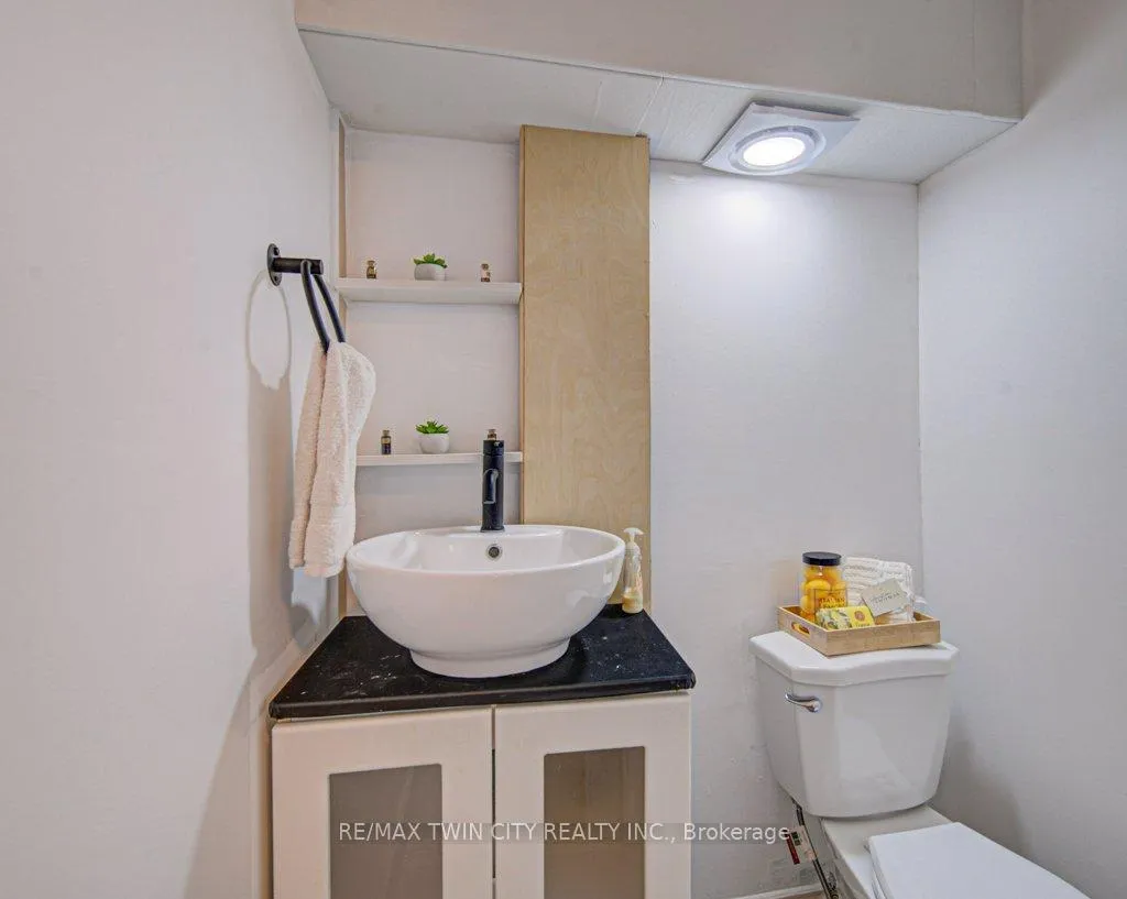 Photo 7 of 237B Thistleglen Place, Waterloo — HOMEH