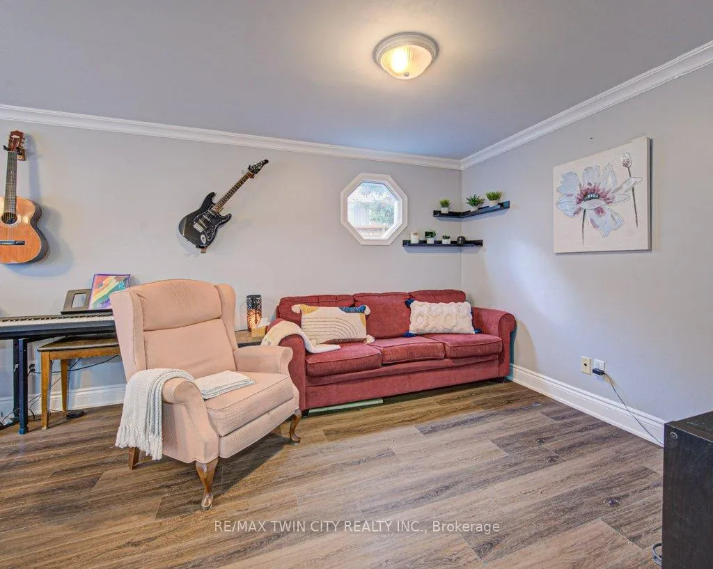 Photo 8 of 237B Thistleglen Place, Waterloo — HOMEH