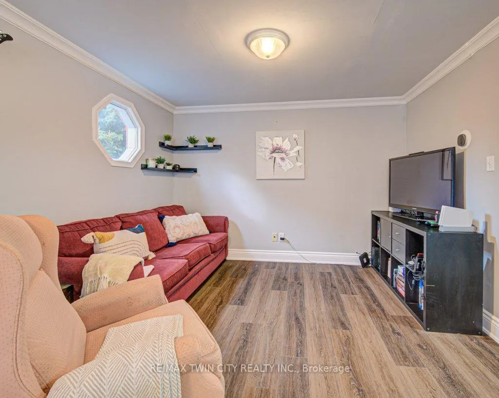 Photo 9 of 237B Thistleglen Place, Waterloo — HOMEH