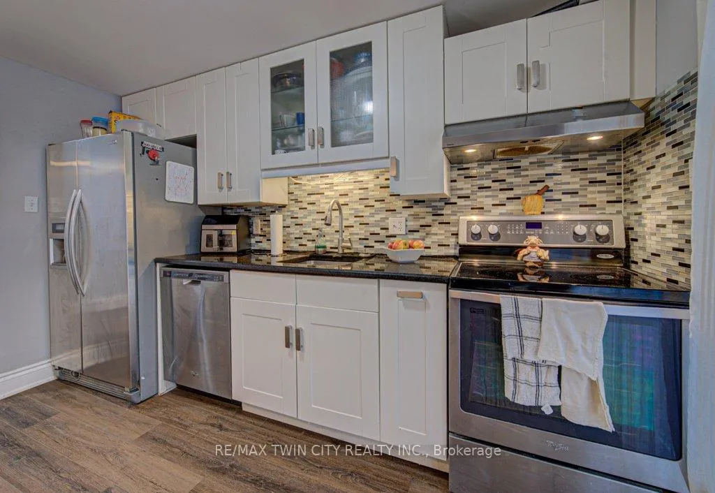 Photo 15 of 237B Thistleglen Place, Waterloo — HOMEH