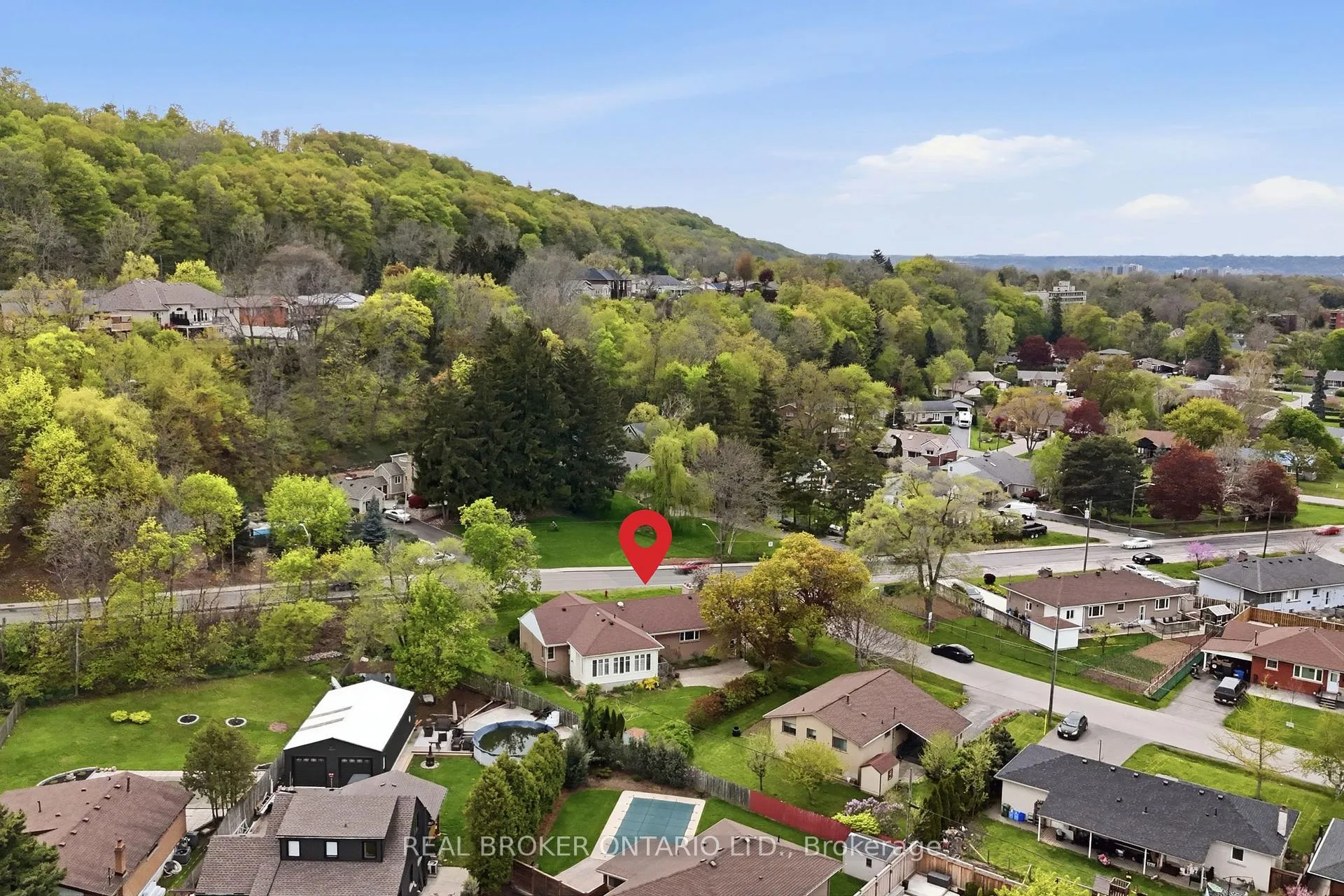 Photo 2 of 45 New Mountain Road, Hamilton, Stoney Creek — HOMEH