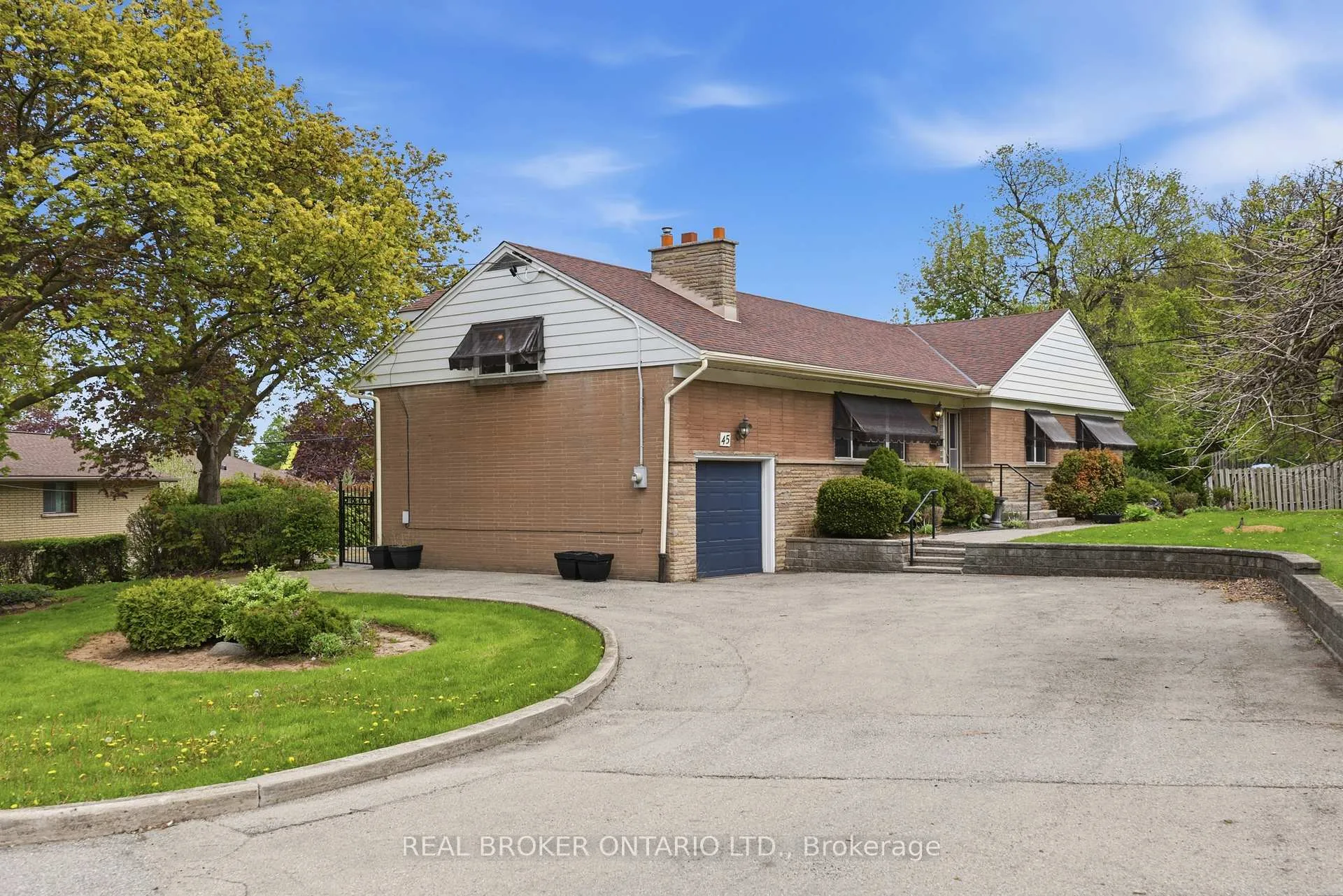 Photo 4 of 45 New Mountain Road, Hamilton, Stoney Creek — HOMEH