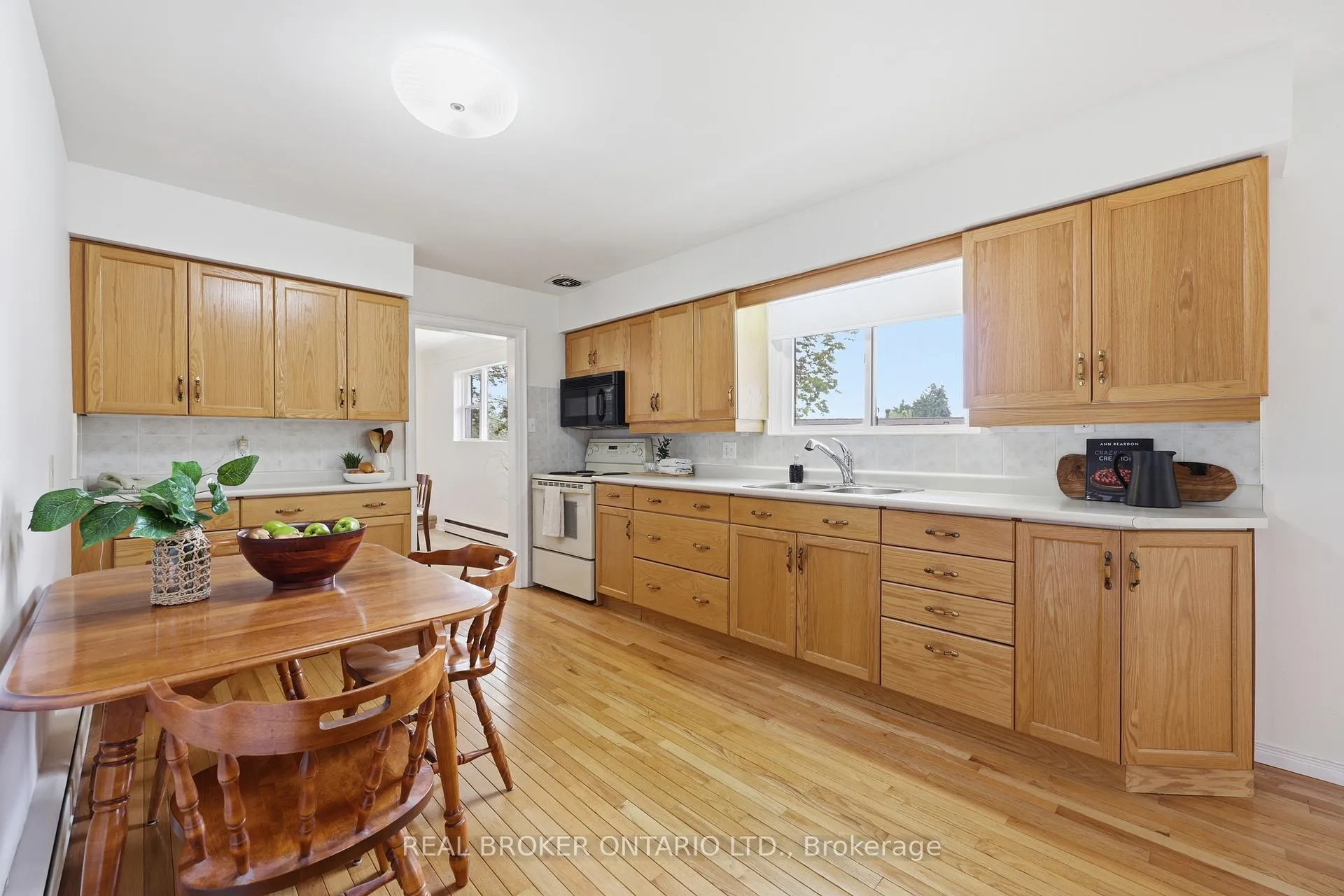 Photo 17 of 45 New Mountain Road, Hamilton, Stoney Creek — HOMEH