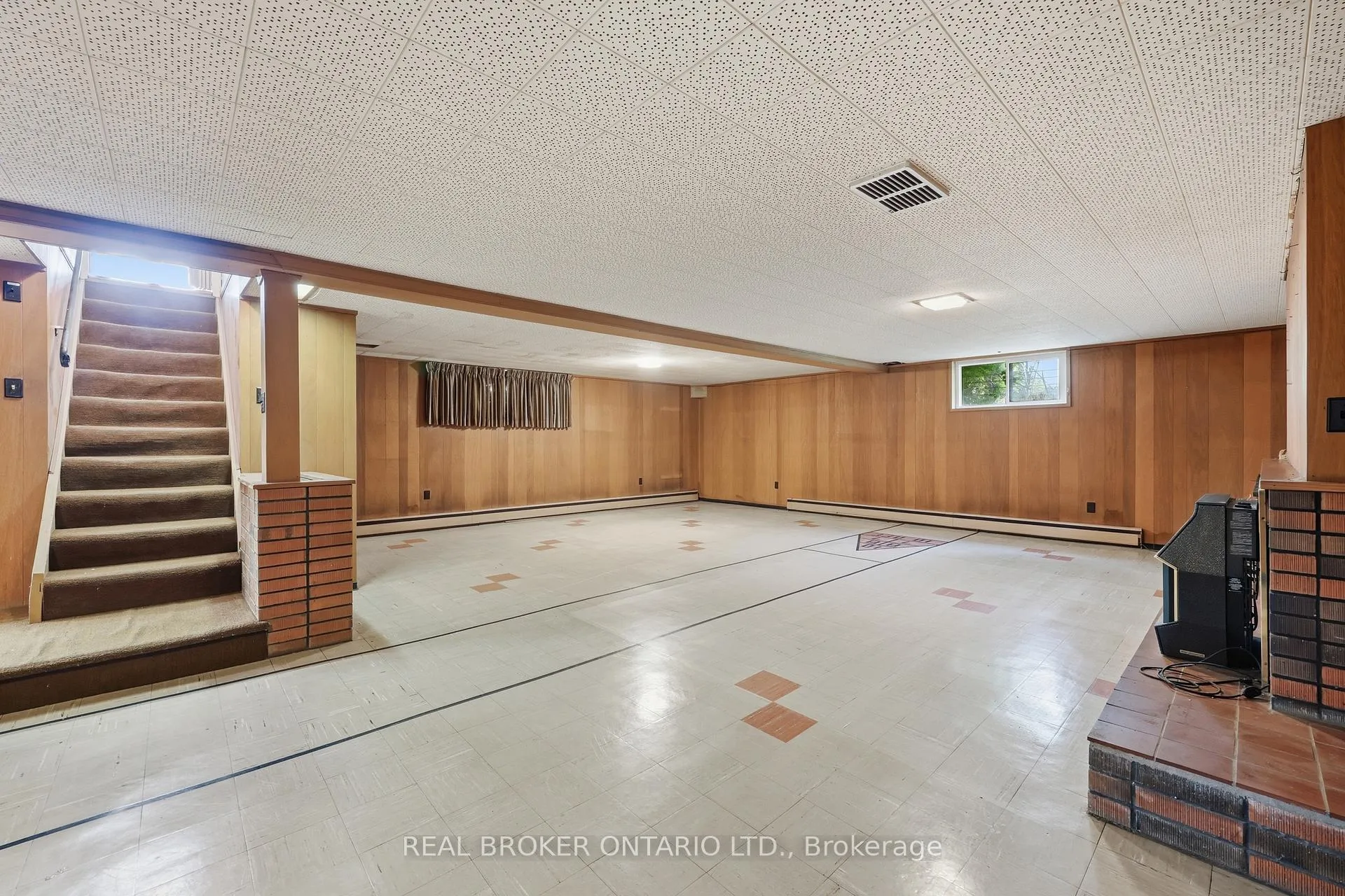 Photo 32 of 45 New Mountain Road, Hamilton, Stoney Creek — HOMEH