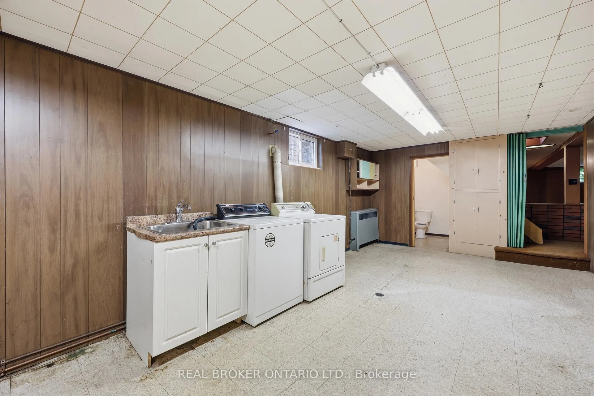 Photo 36 of 45 New Mountain Road, Hamilton, Stoney Creek — HOMEH