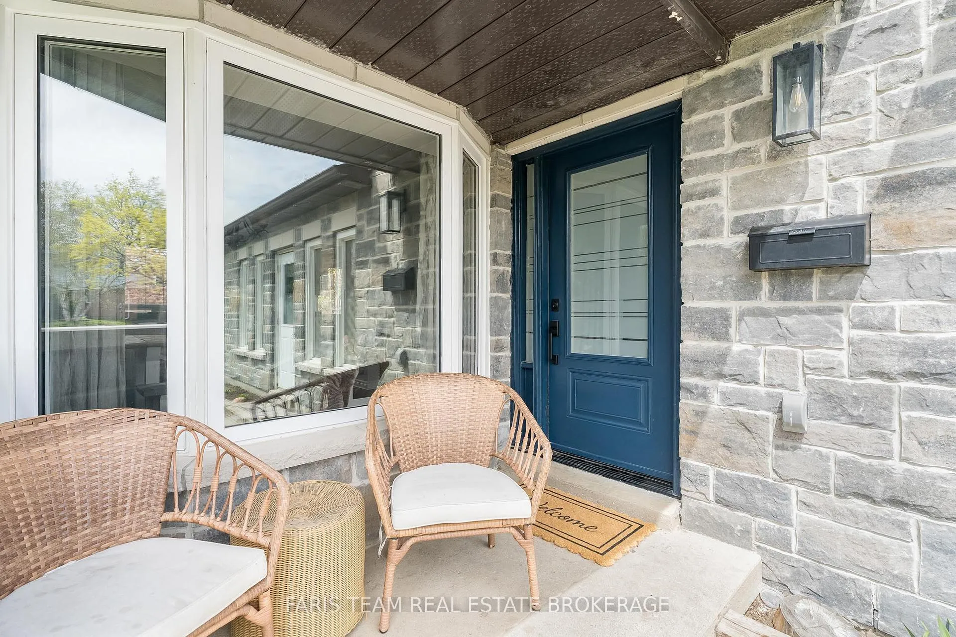 Photo 4 of 67 Trillium Crescent, Barrie, Allandale Heights — HOMEH