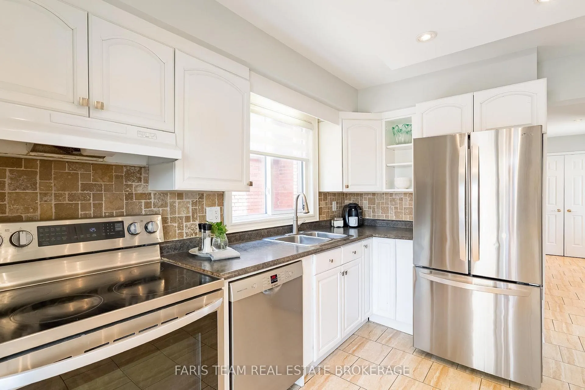 Photo 5 of 67 Trillium Crescent, Barrie, Allandale Heights — HOMEH