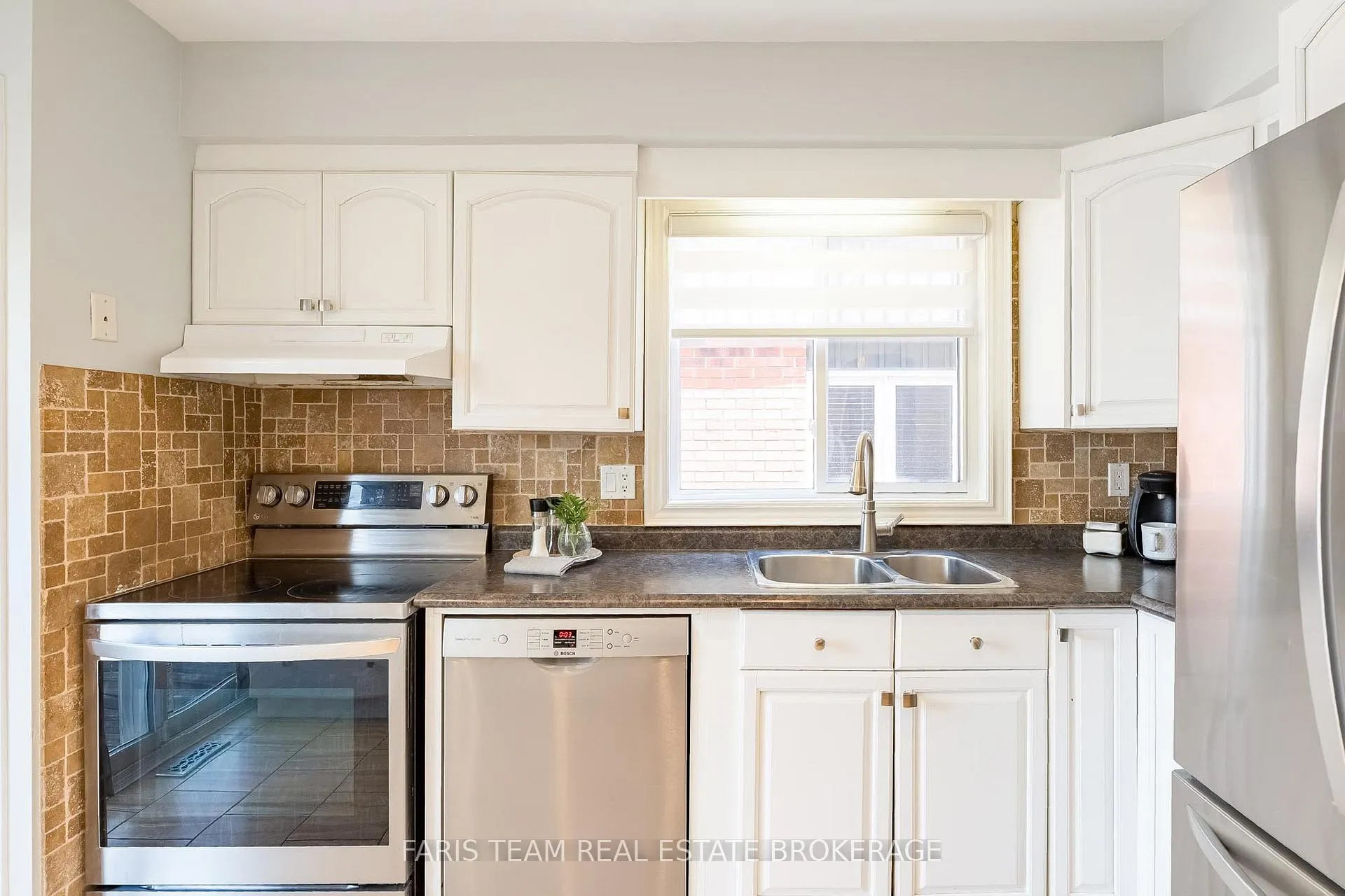 Photo 6 of 67 Trillium Crescent, Barrie, Allandale Heights — HOMEH