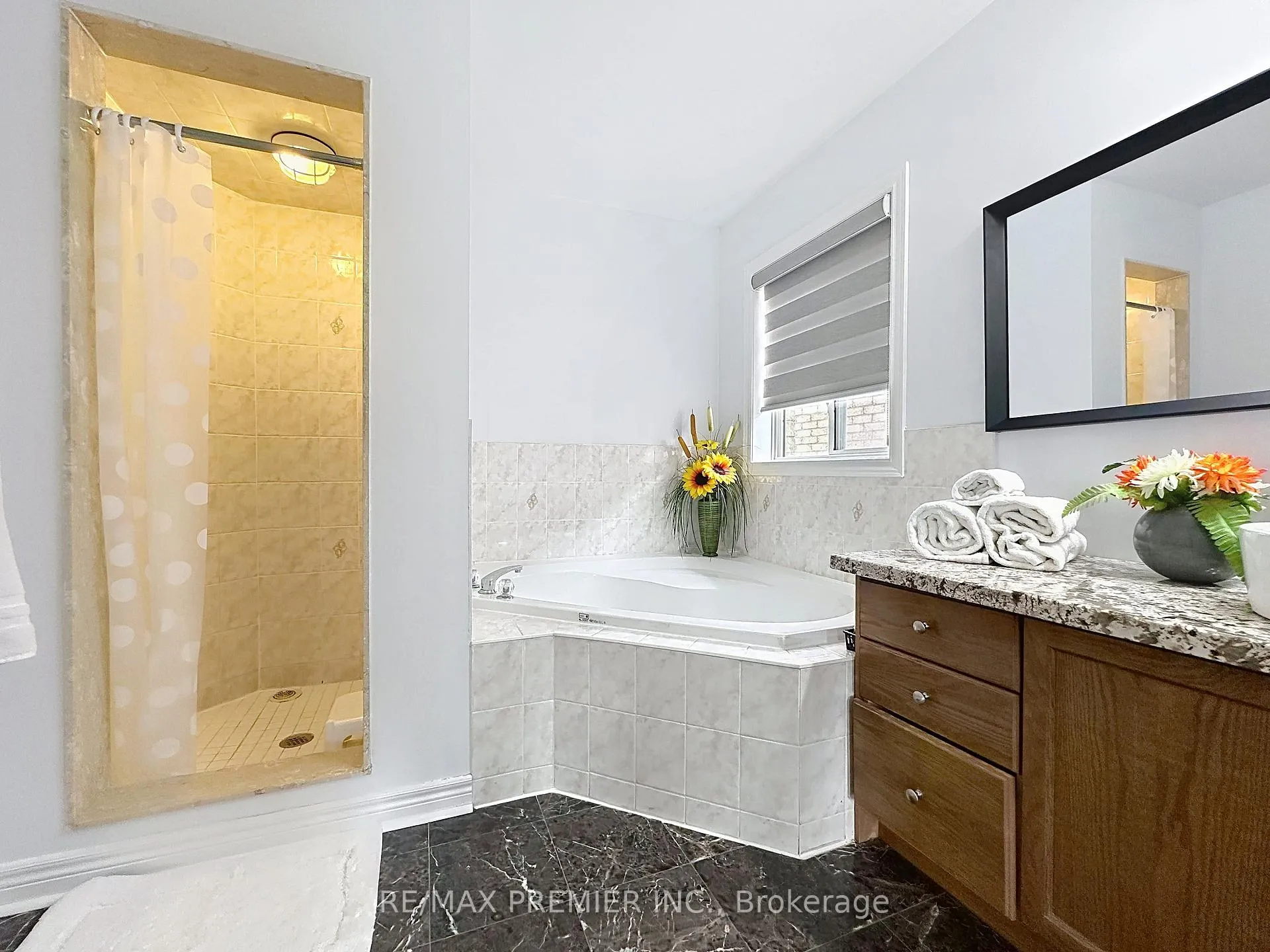 Photo 7 of 129 Ledge Rock Drive, Vaughan, Vellore Village — HOMEH