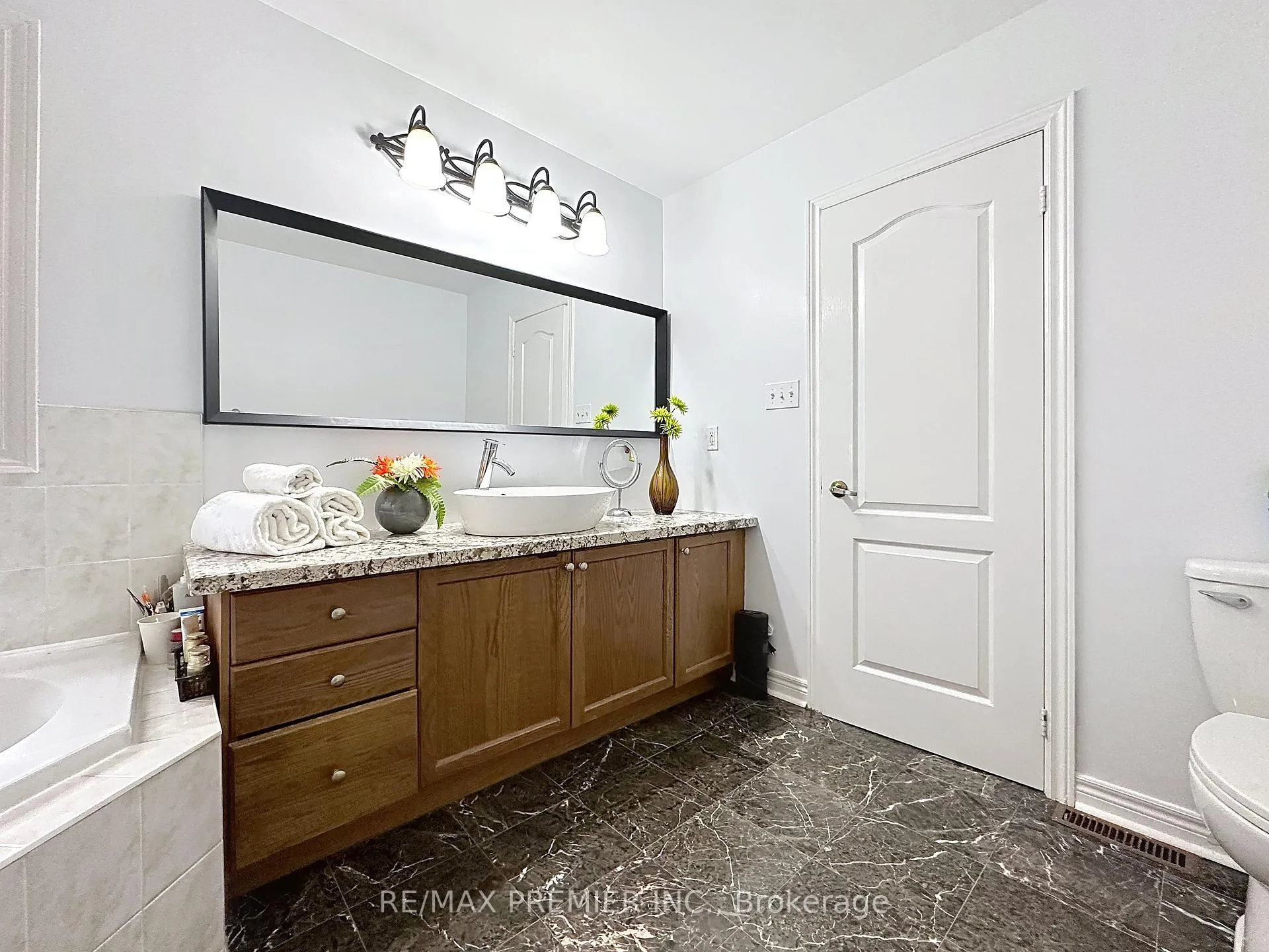 Photo 8 of 129 Ledge Rock Drive, Vaughan, Vellore Village — HOMEH