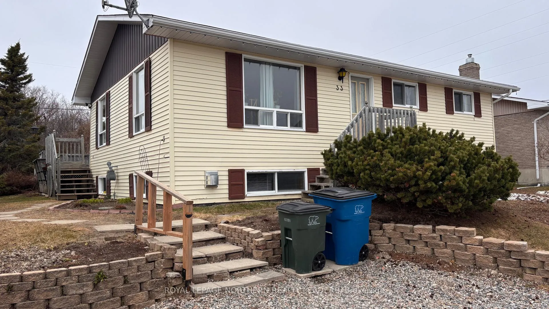 Photo 2 of 33 Eighteenth Avenue, Cochrane — HOMEH