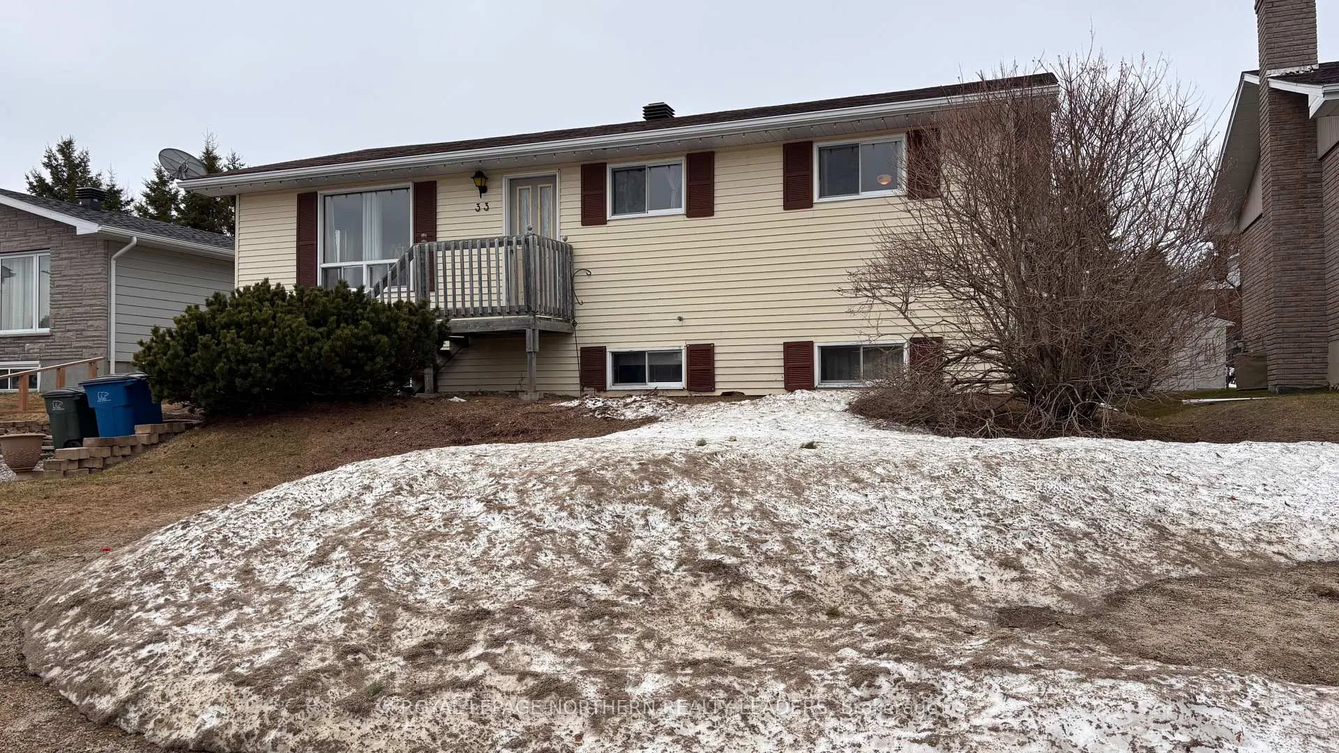 Photo 3 of 33 Eighteenth Avenue, Cochrane — HOMEH