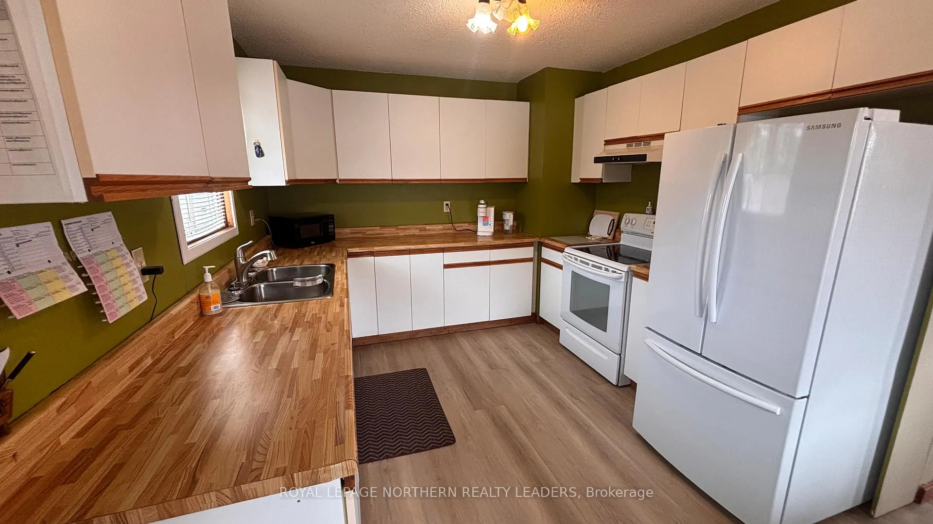 Photo 10 of 33 Eighteenth Avenue, Cochrane — HOMEH