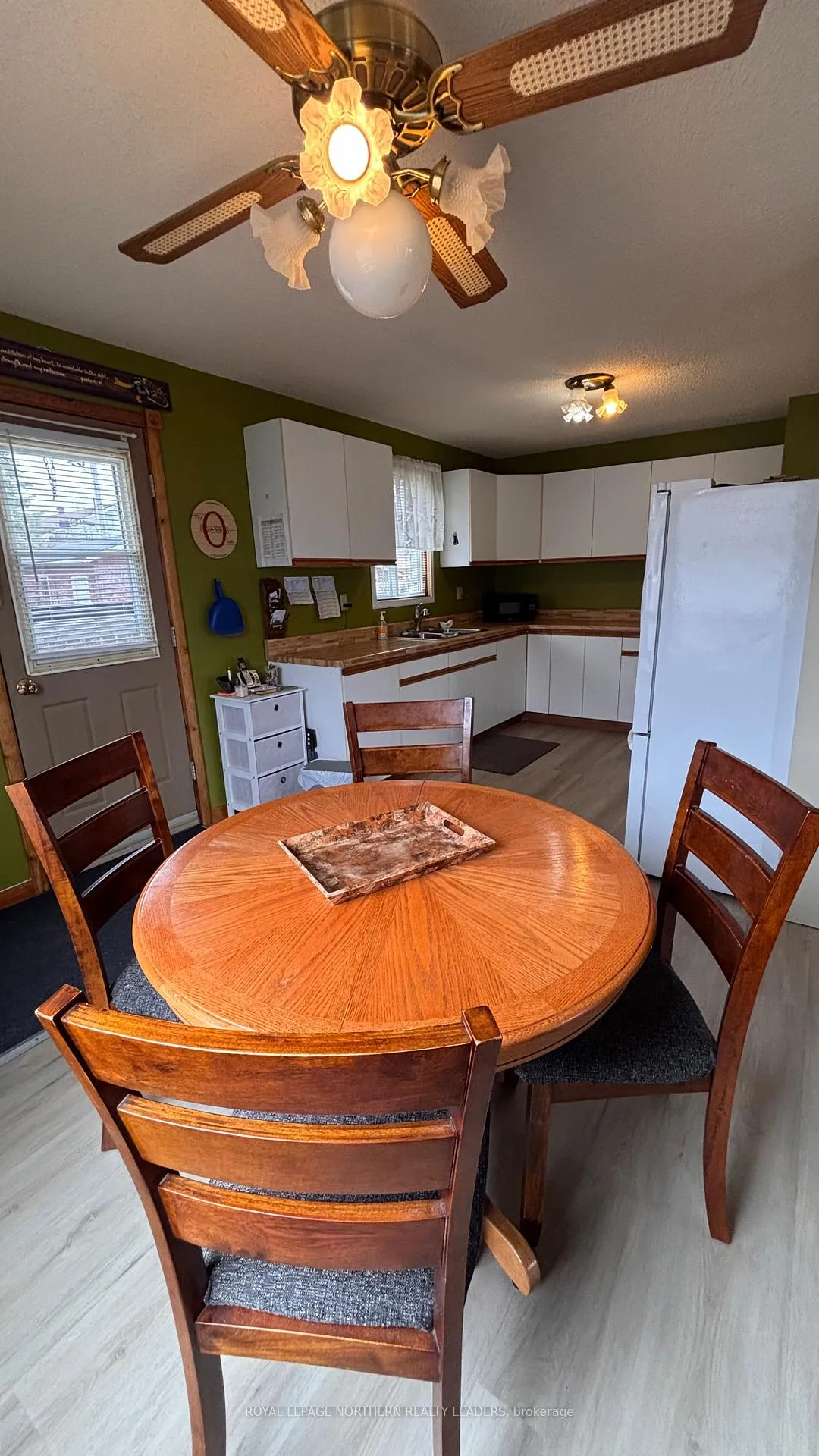 Photo 13 of 33 Eighteenth Avenue, Cochrane — HOMEH