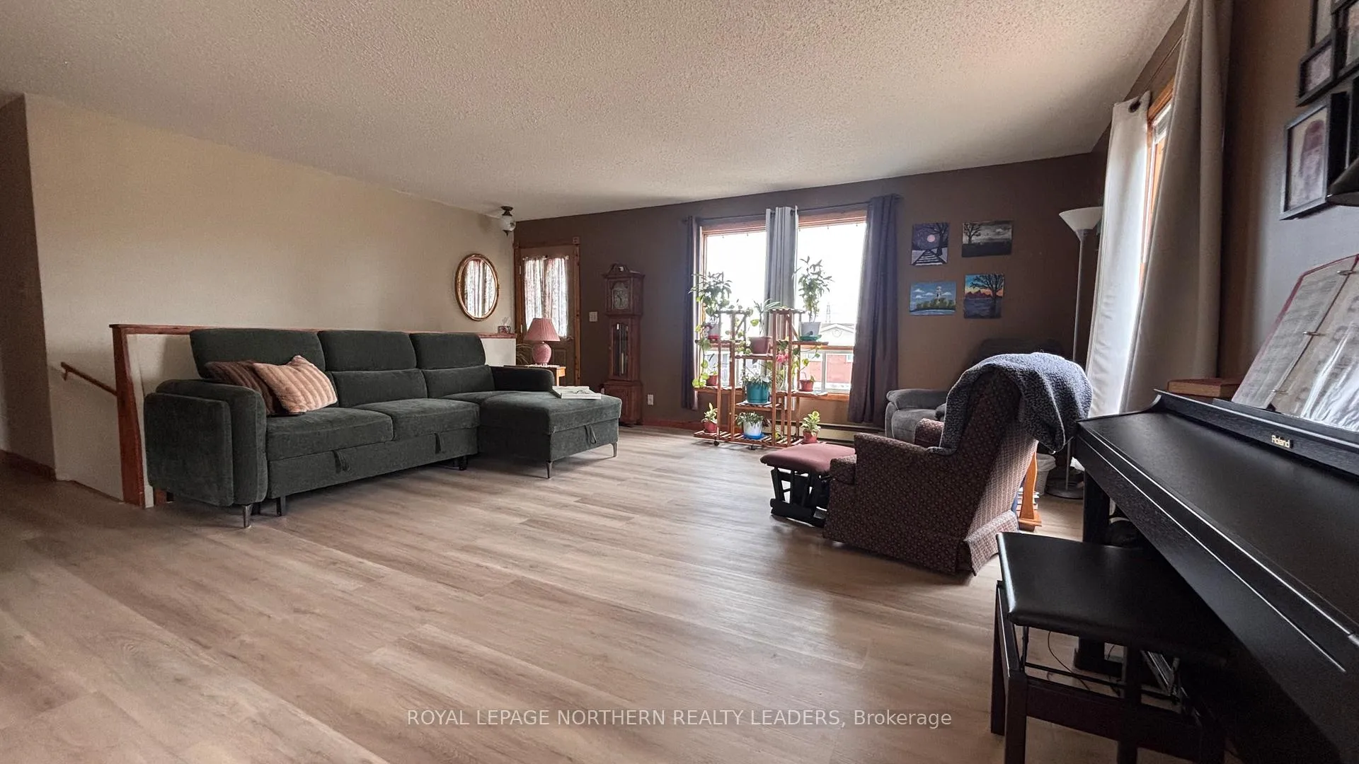 Photo 14 of 33 Eighteenth Avenue, Cochrane — HOMEH