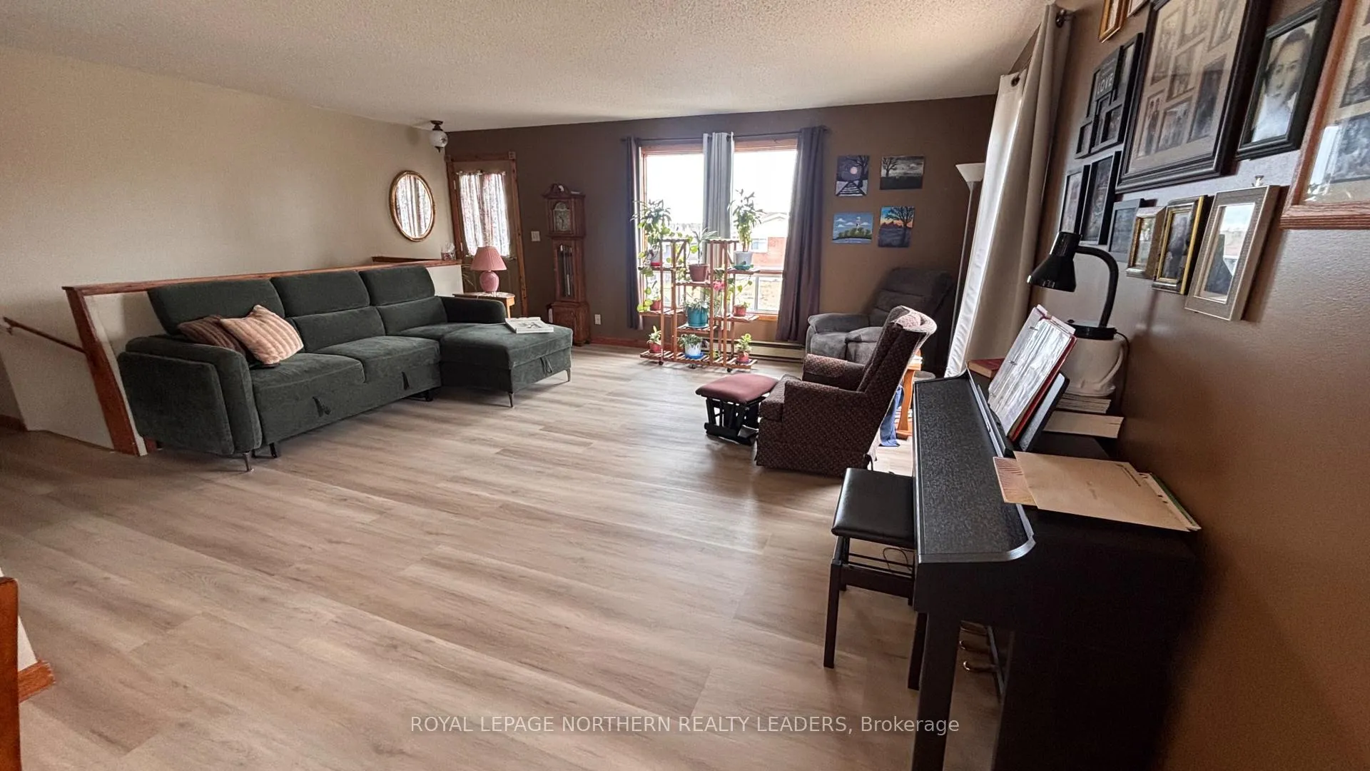 Photo 16 of 33 Eighteenth Avenue, Cochrane — HOMEH