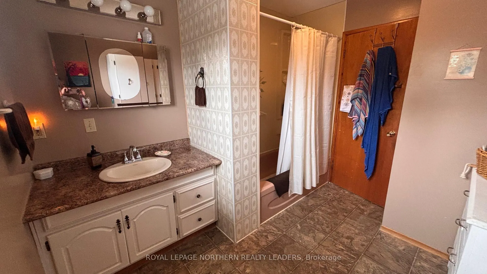 Photo 27 of 33 Eighteenth Avenue, Cochrane — HOMEH