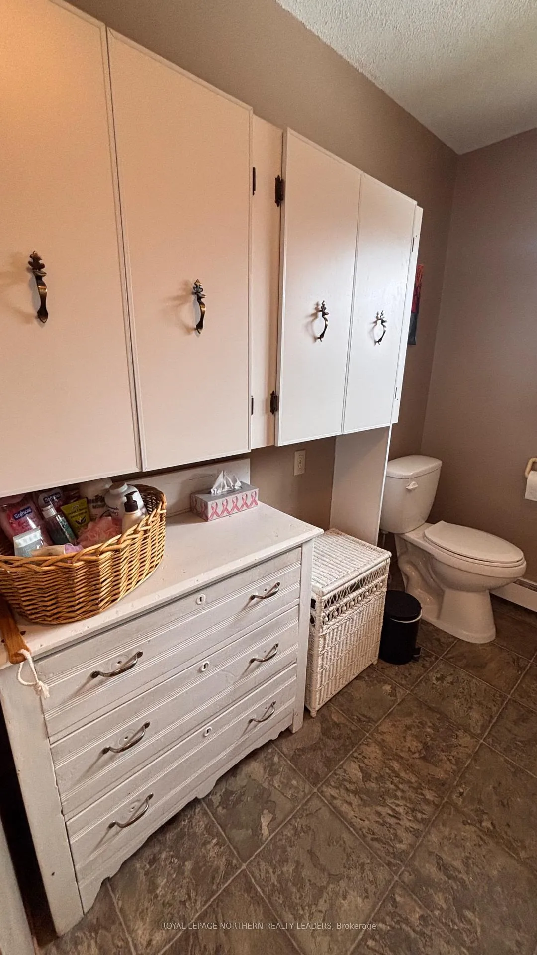 Photo 28 of 33 Eighteenth Avenue, Cochrane — HOMEH
