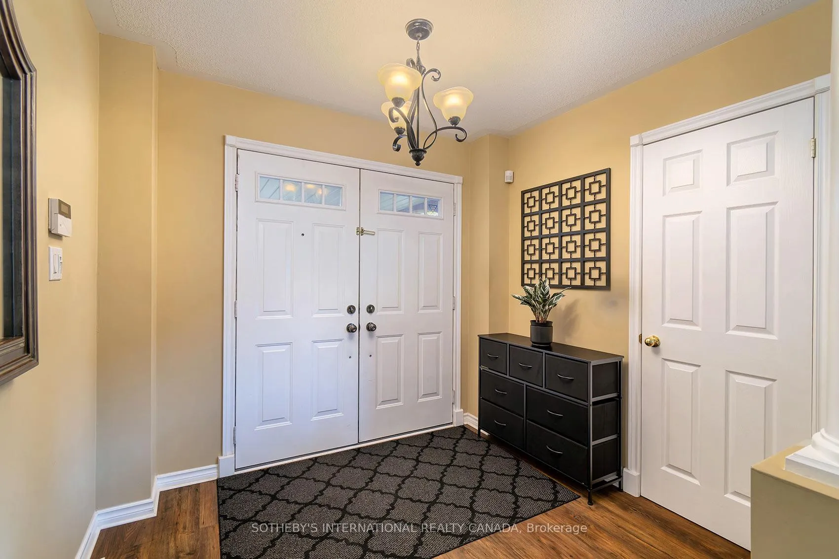 Photo 3 of 52 Monteith Crescent, Vaughan, Maple — HOMEH