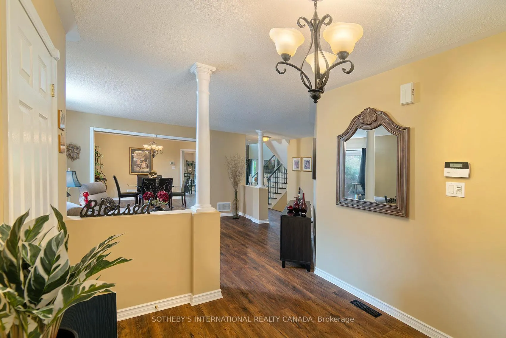 Photo 4 of 52 Monteith Crescent, Vaughan, Maple — HOMEH