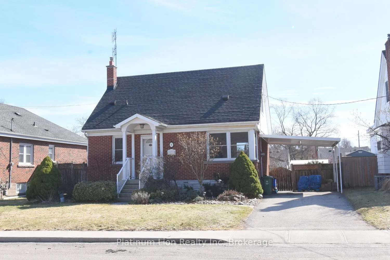 Photo 2 of 7 Cairns Avenue, Hamilton, Dundas — HOMEH