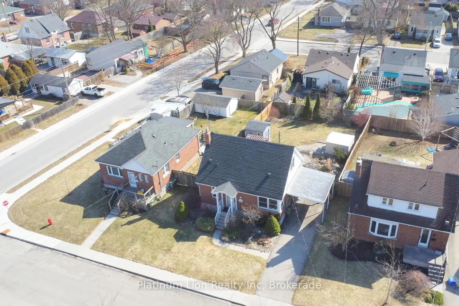 Photo 3 of 7 Cairns Avenue, Hamilton, Dundas — HOMEH