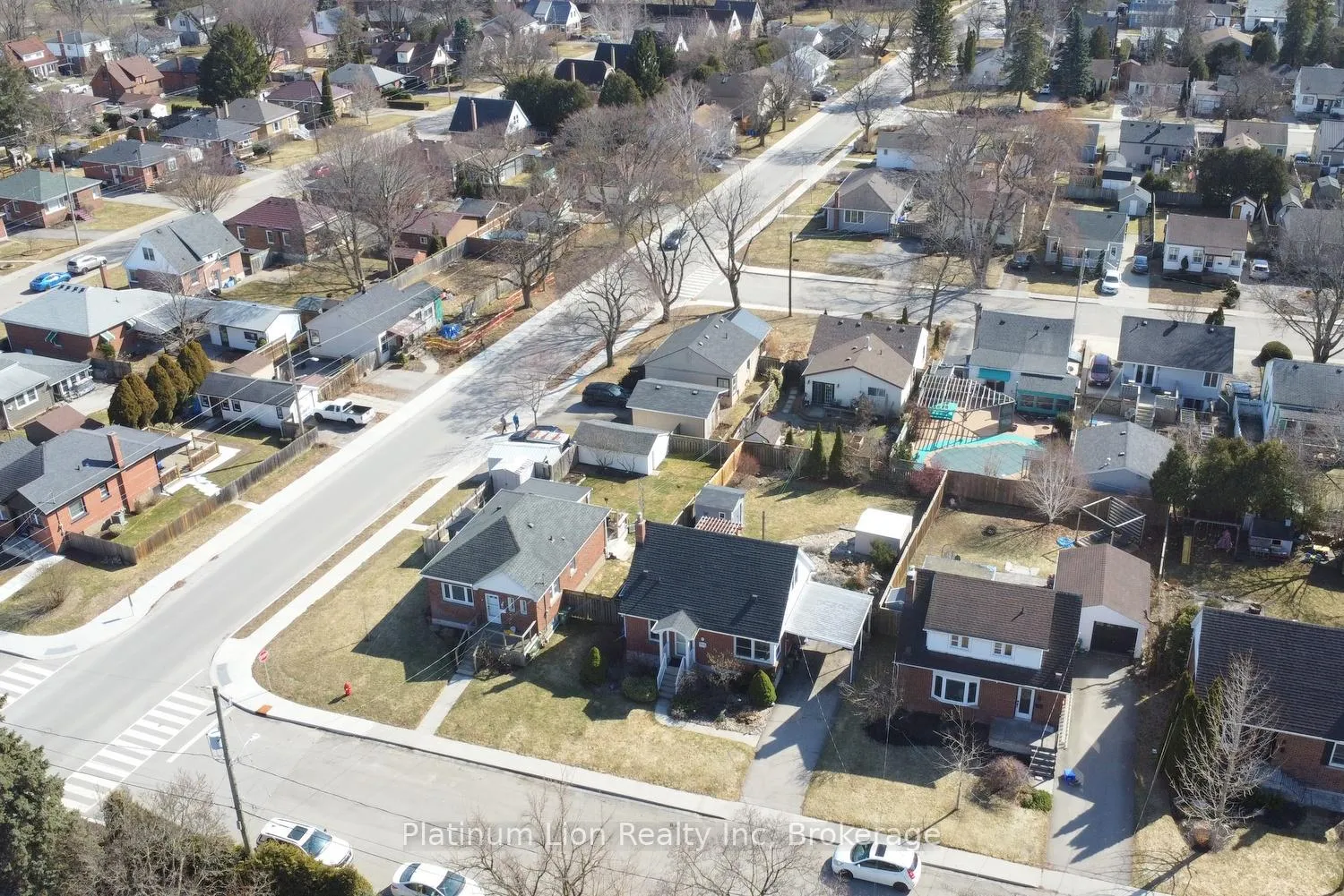 Photo 4 of 7 Cairns Avenue, Hamilton, Dundas — HOMEH
