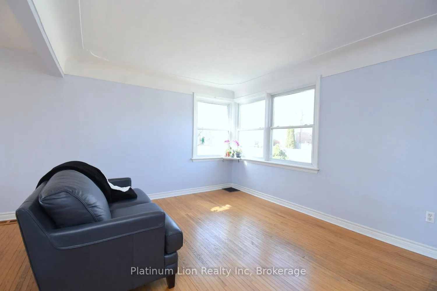 Photo 13 of 7 Cairns Avenue, Hamilton, Dundas — HOMEH