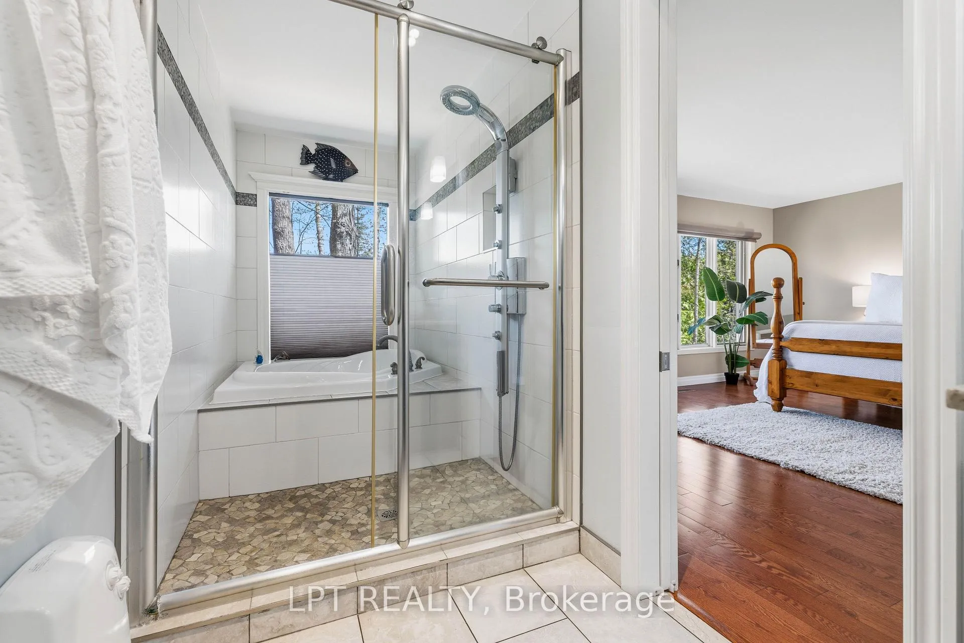 Photo 26 of 125 Sibbald Crescent, Georgina, Sutton & Jackson's Point — HOMEH