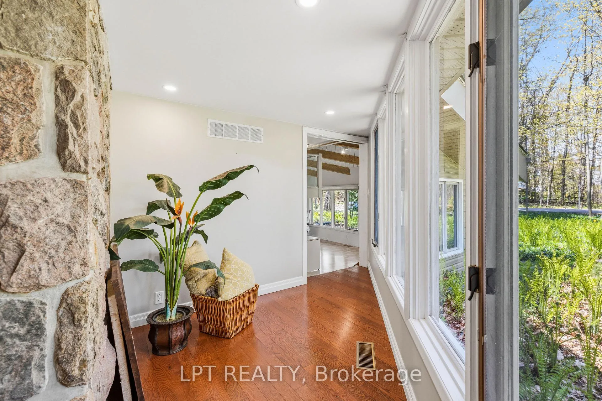 Photo 28 of 125 Sibbald Crescent, Georgina, Sutton & Jackson's Point — HOMEH