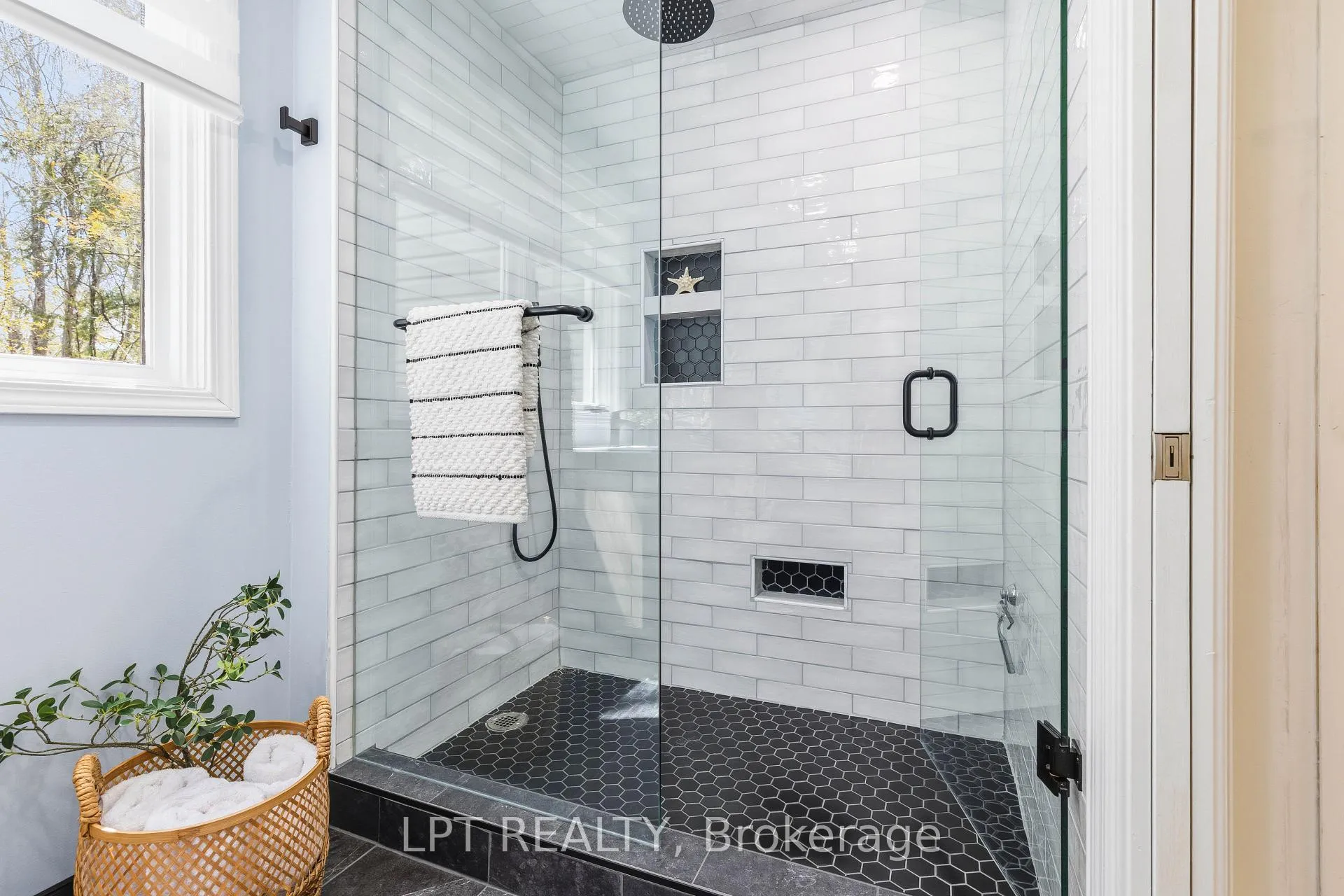 Photo 31 of 125 Sibbald Crescent, Georgina, Sutton & Jackson's Point — HOMEH