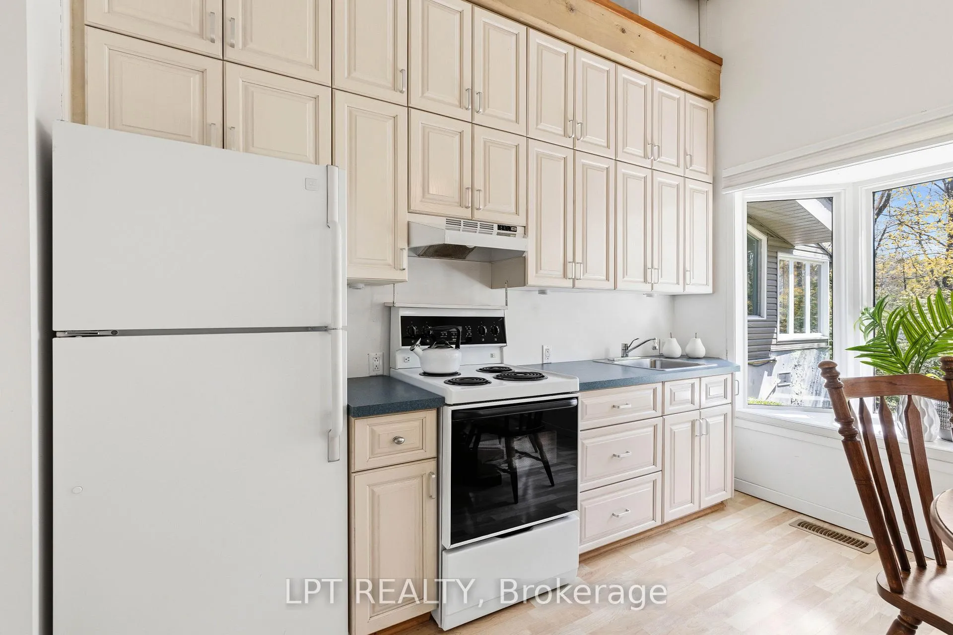 Photo 35 of 125 Sibbald Crescent, Georgina, Sutton & Jackson's Point — HOMEH