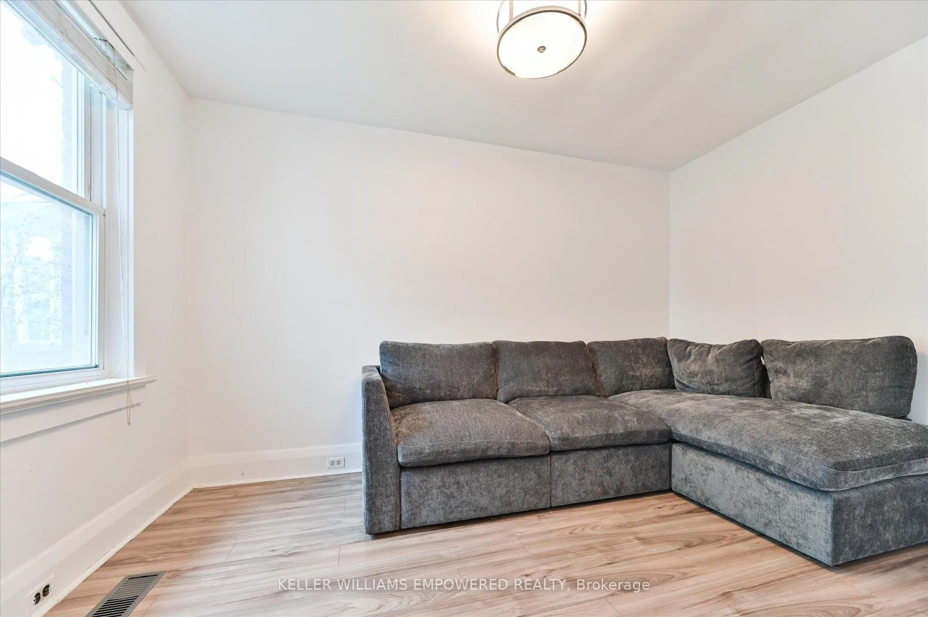 Photo 3 of 212 Silverthorn Avenue, Toronto, Weston-Pellam Park — HOMEH
