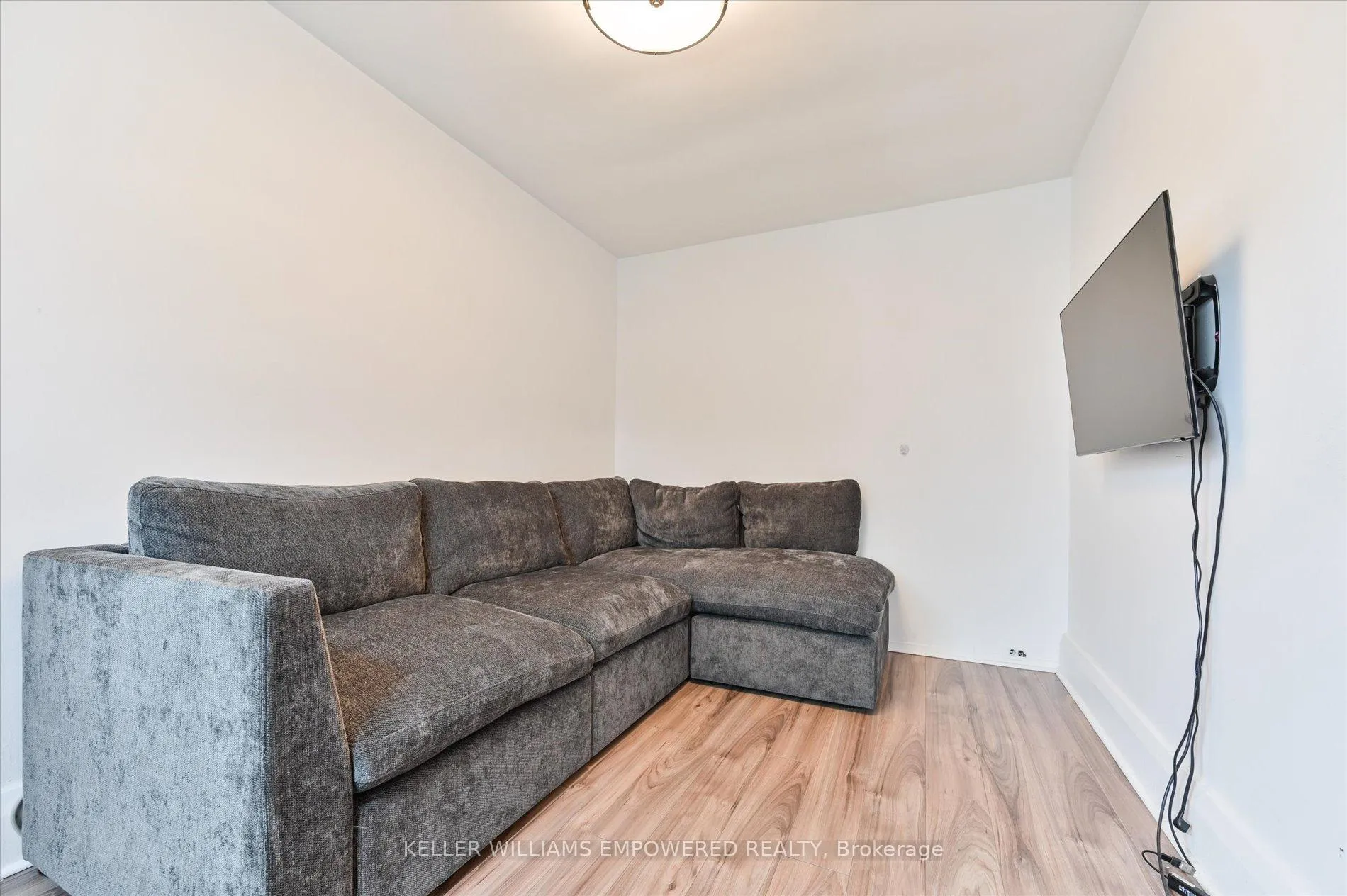 Photo 4 of 212 Silverthorn Avenue, Toronto, Weston-Pellam Park — HOMEH