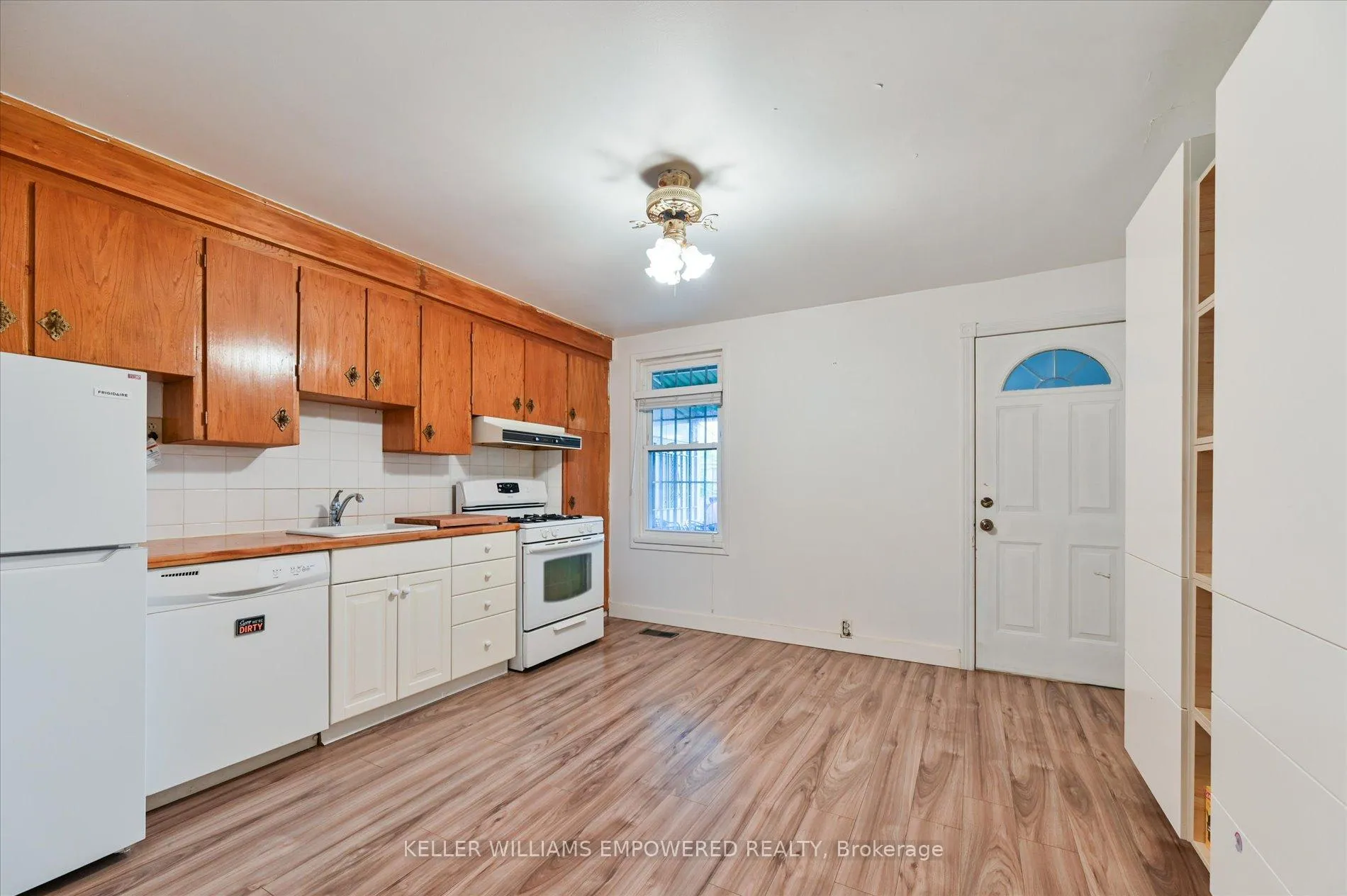 Photo 5 of 212 Silverthorn Avenue, Toronto, Weston-Pellam Park — HOMEH